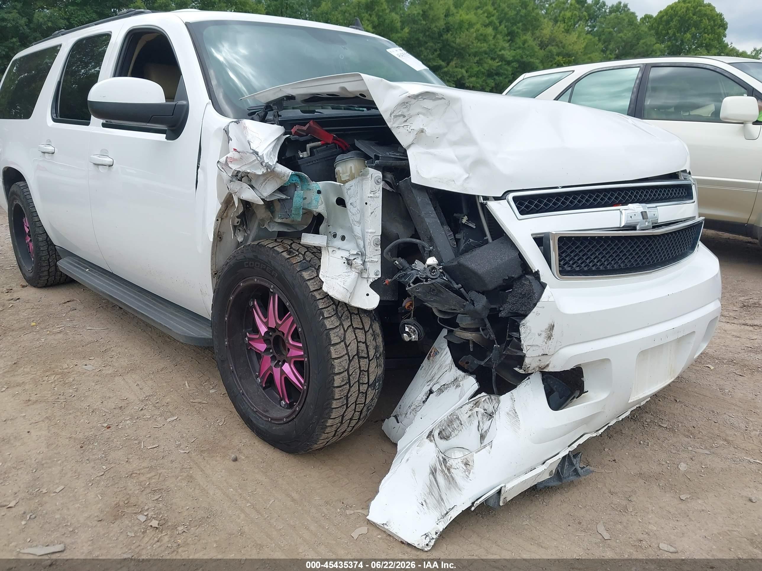 2013 Chevrolet Suburban Lt White vin: 1GNSCJE05DR308868