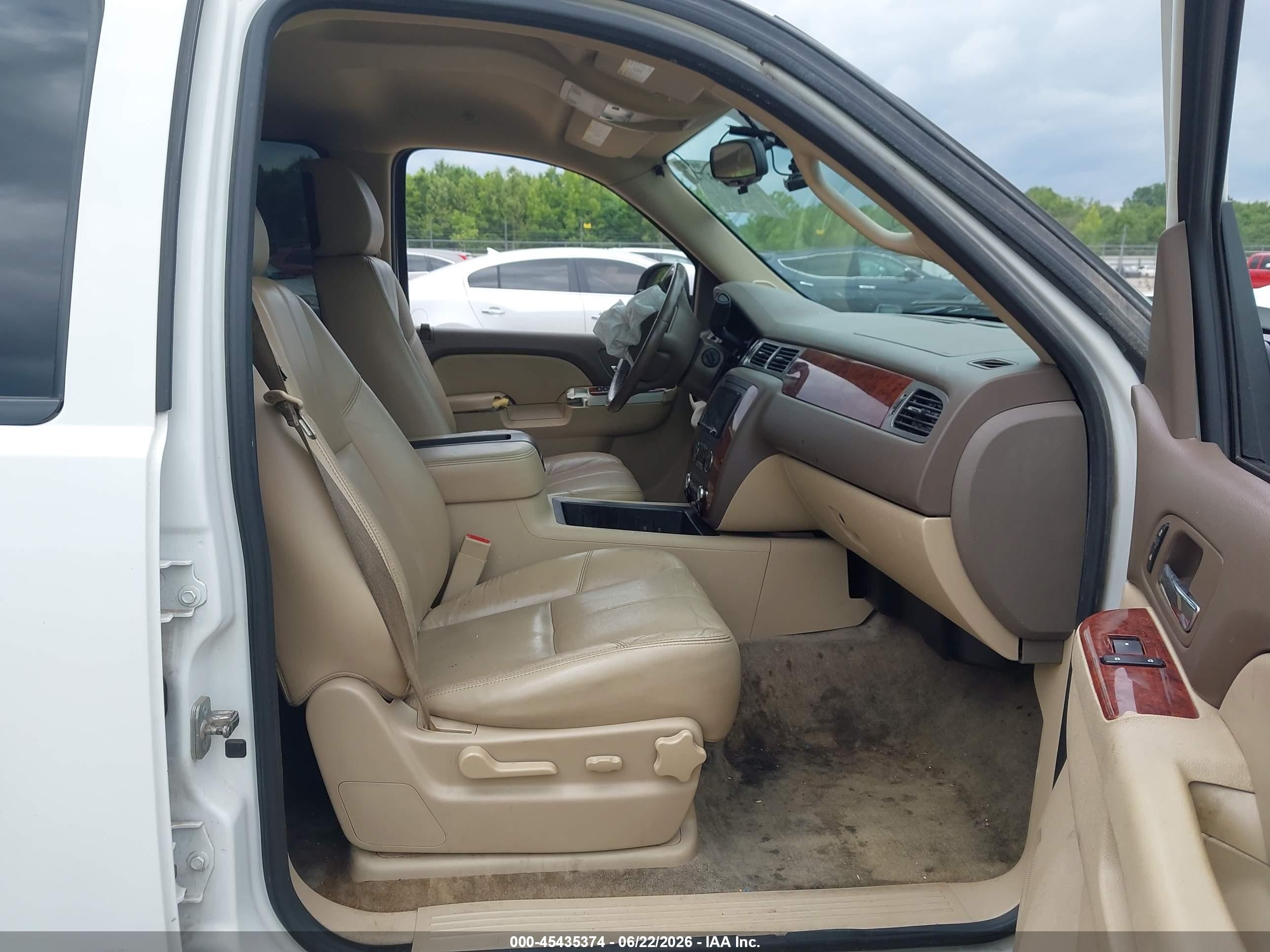 2013 Chevrolet Suburban Lt White vin: 1GNSCJE05DR308868