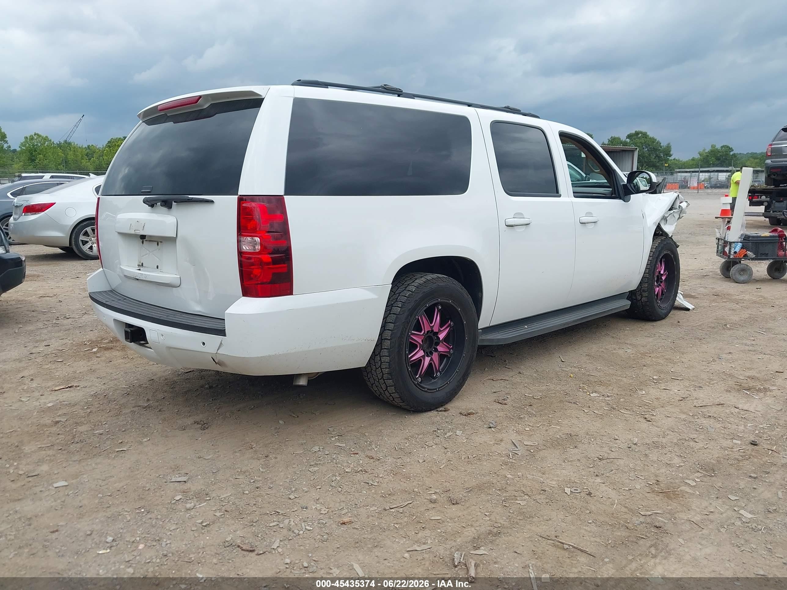 2013 Chevrolet Suburban Lt White vin: 1GNSCJE05DR308868