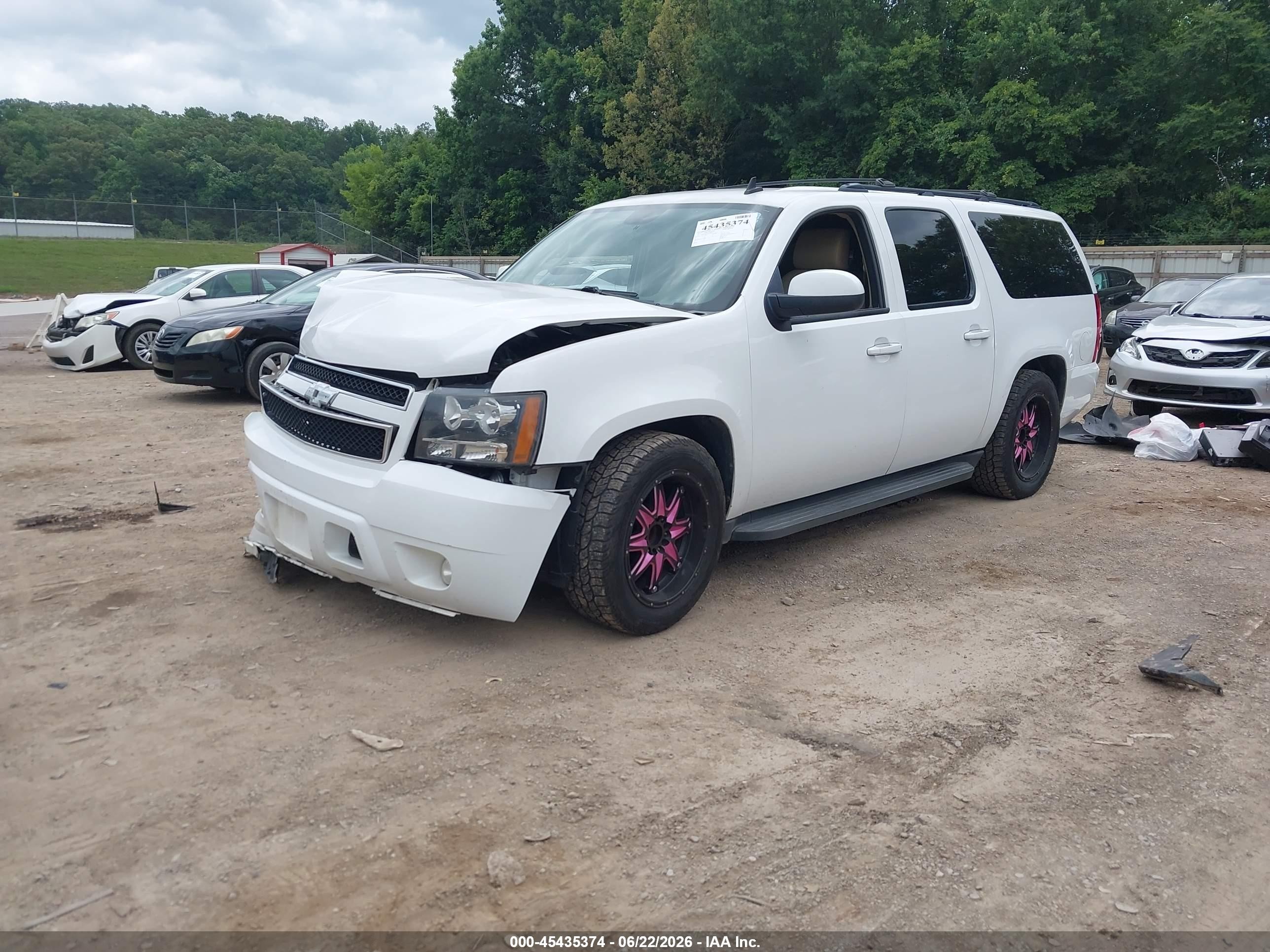 2013 Chevrolet Suburban Lt White vin: 1GNSCJE05DR308868