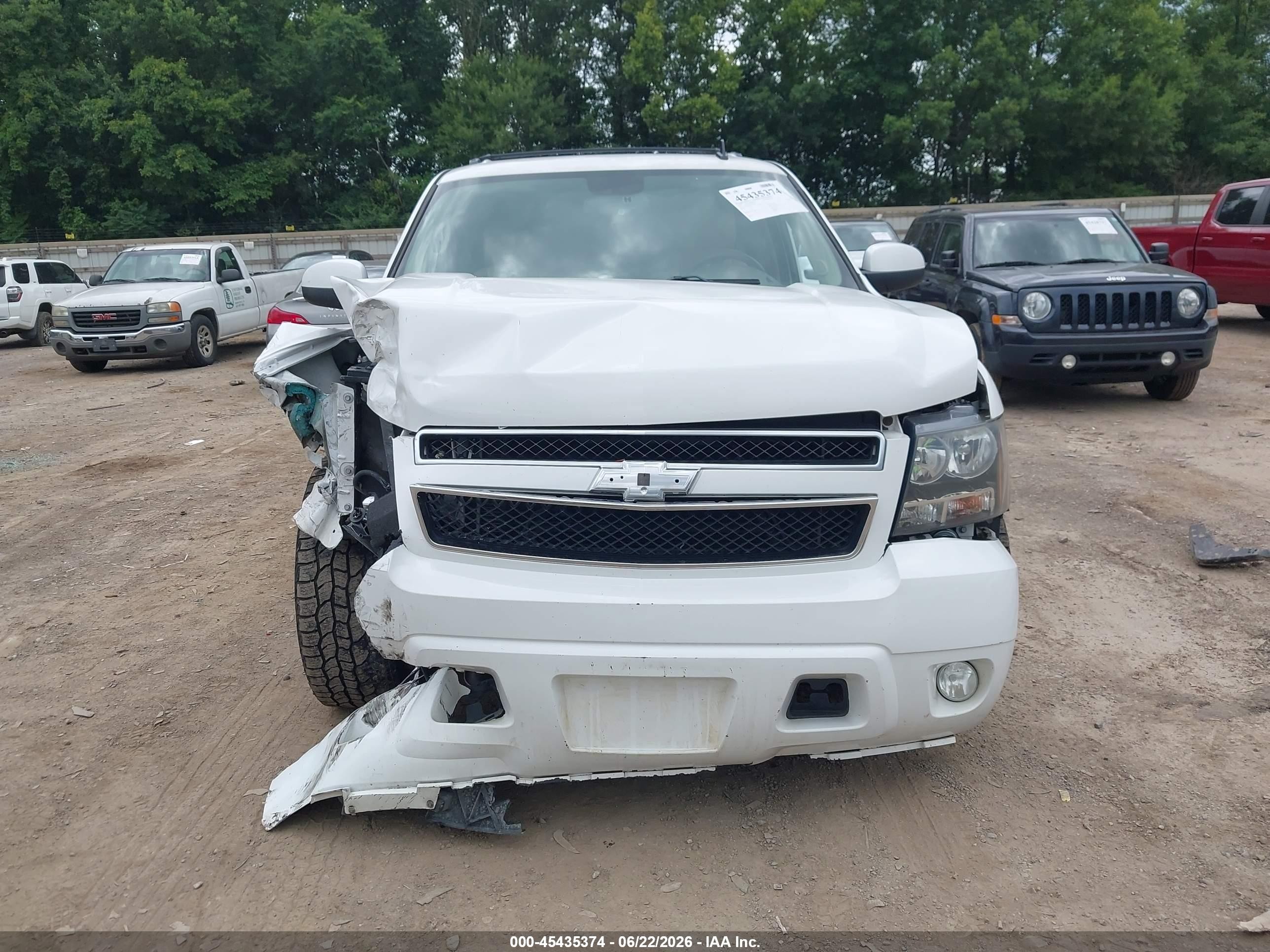 2013 Chevrolet Suburban Lt White vin: 1GNSCJE05DR308868