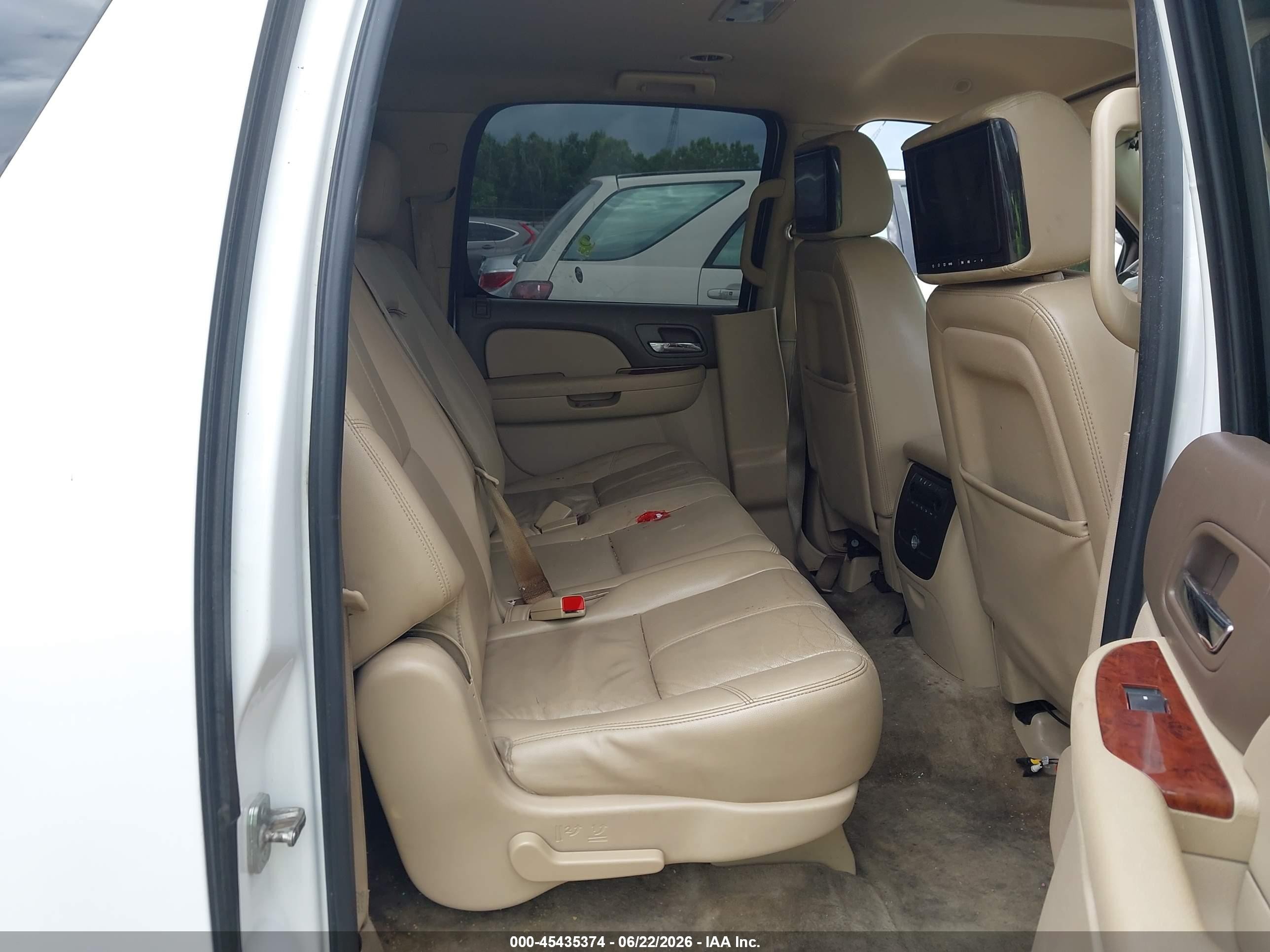 2013 Chevrolet Suburban Lt White vin: 1GNSCJE05DR308868