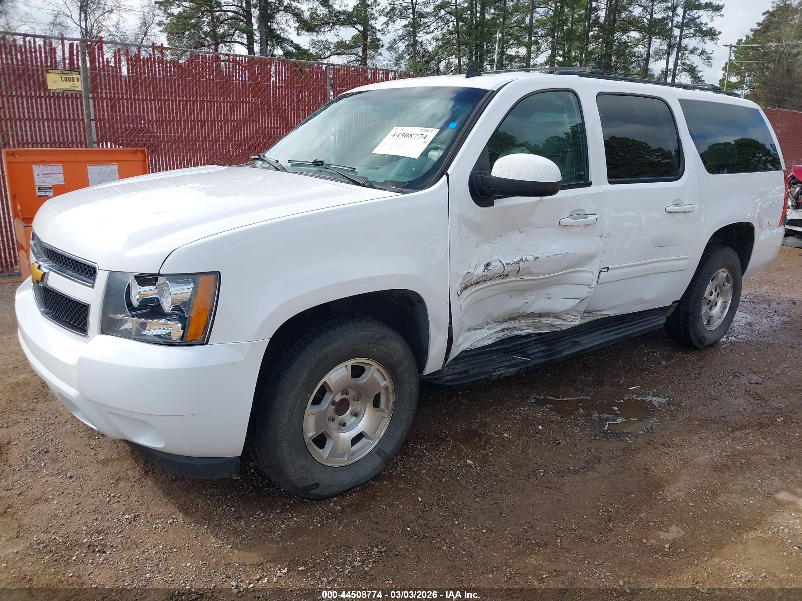 2014 Chevrolet Suburban 1500 Lt White vin: 1GNSCJE05ER107473