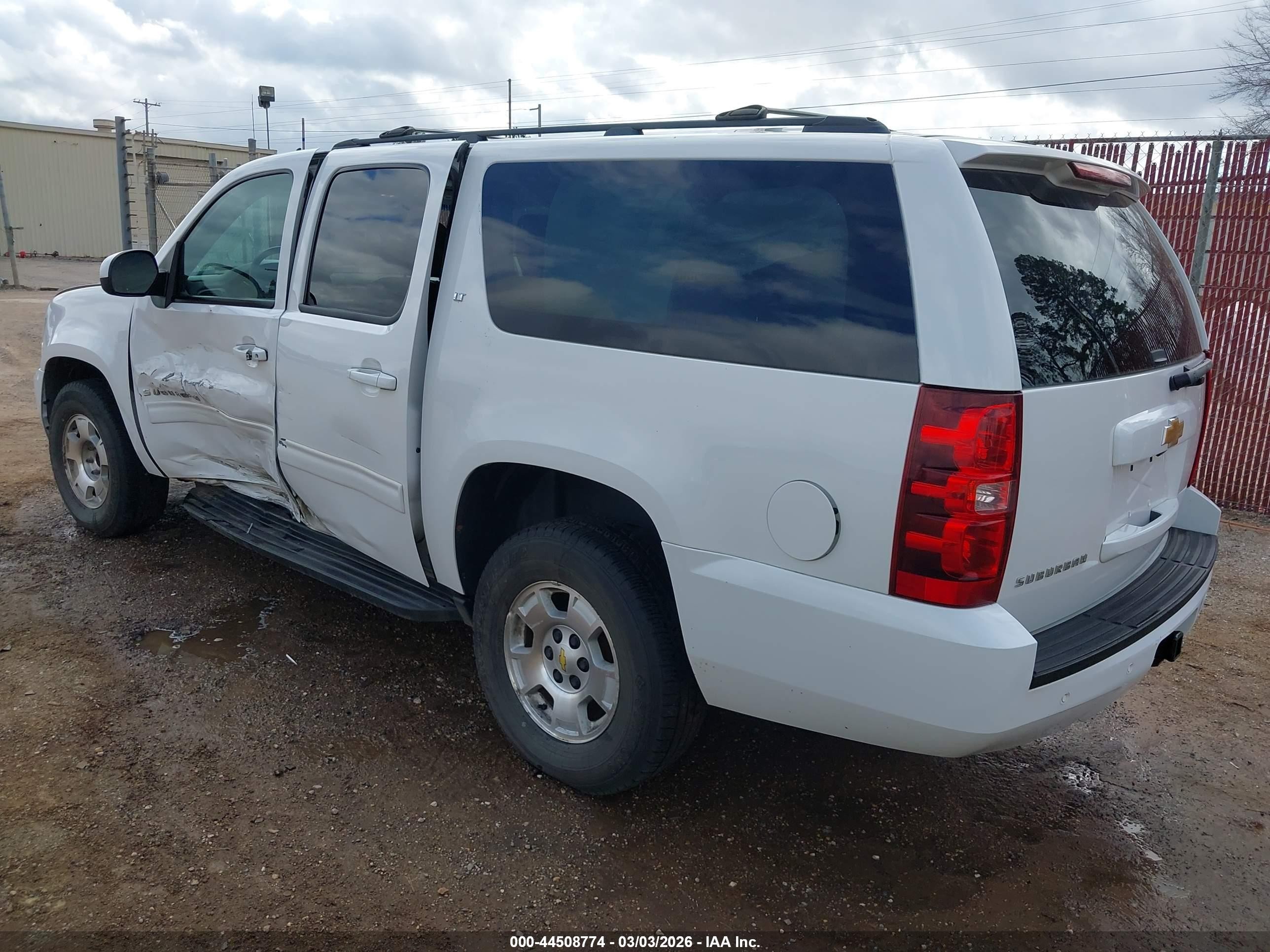 2014 Chevrolet Suburban 1500 Lt White vin: 1GNSCJE05ER107473