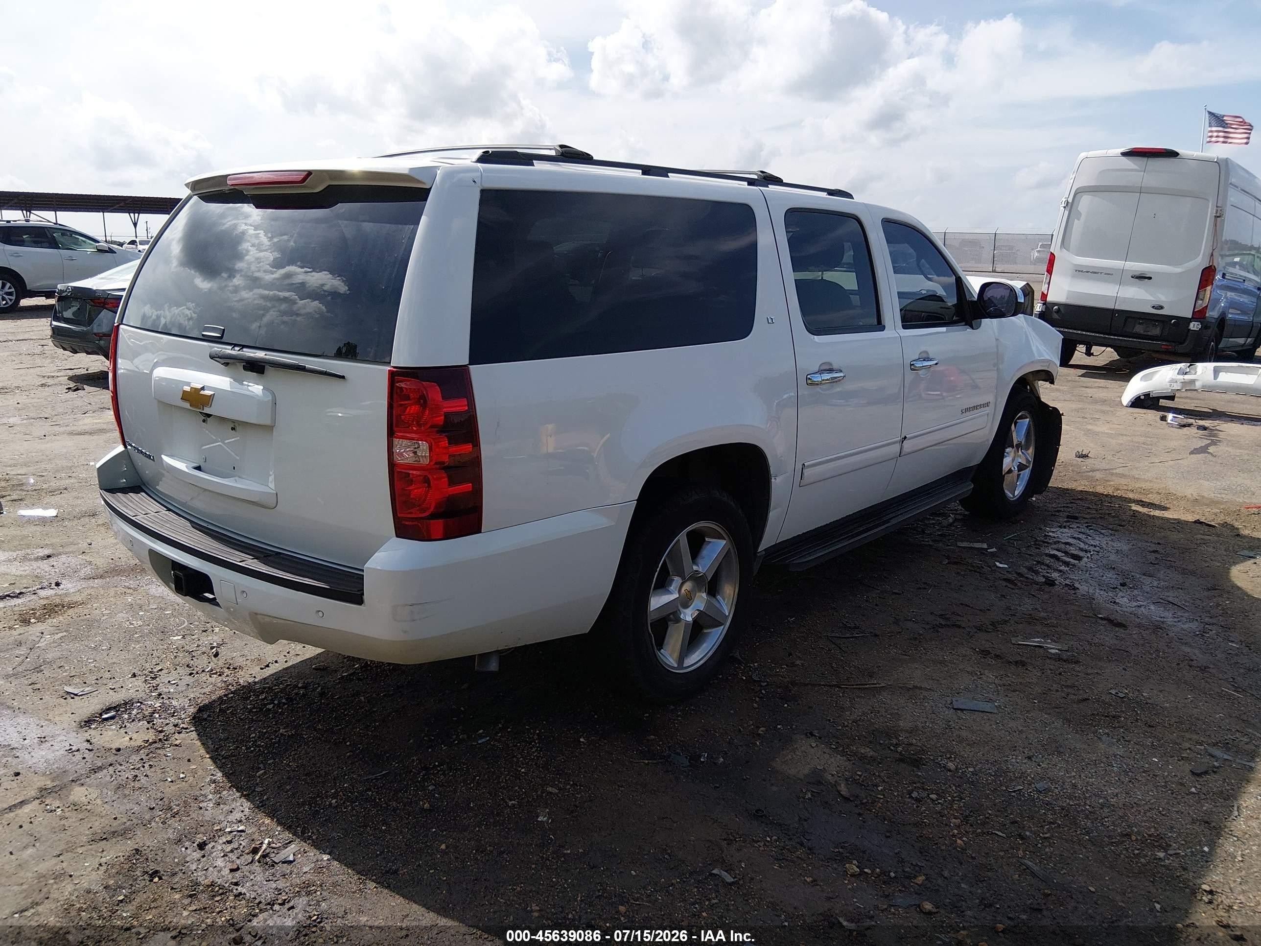 2014 Chevrolet Suburban Lt White vin: 1GNSCJE05ER130445