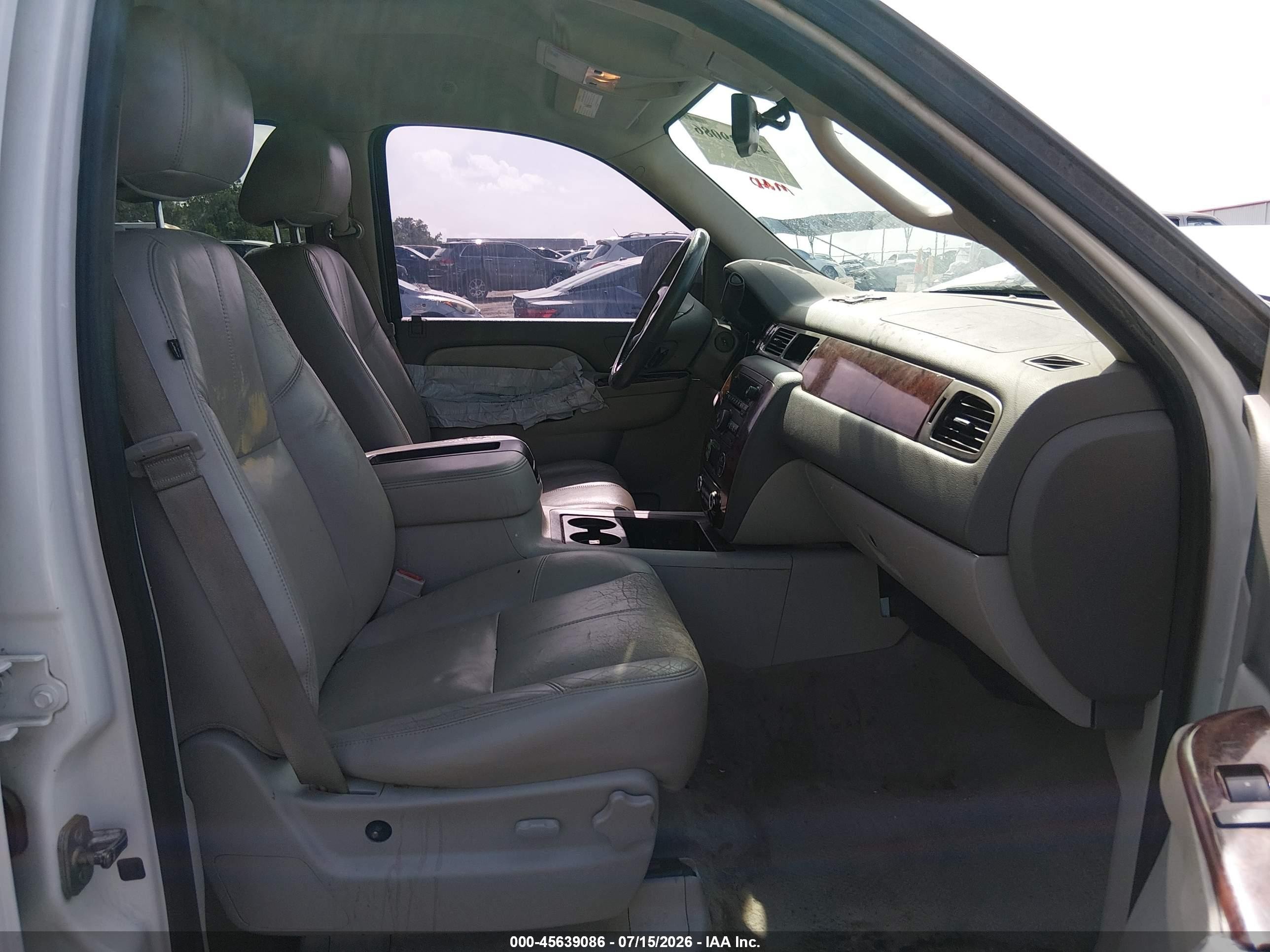 2014 Chevrolet Suburban Lt White vin: 1GNSCJE05ER130445