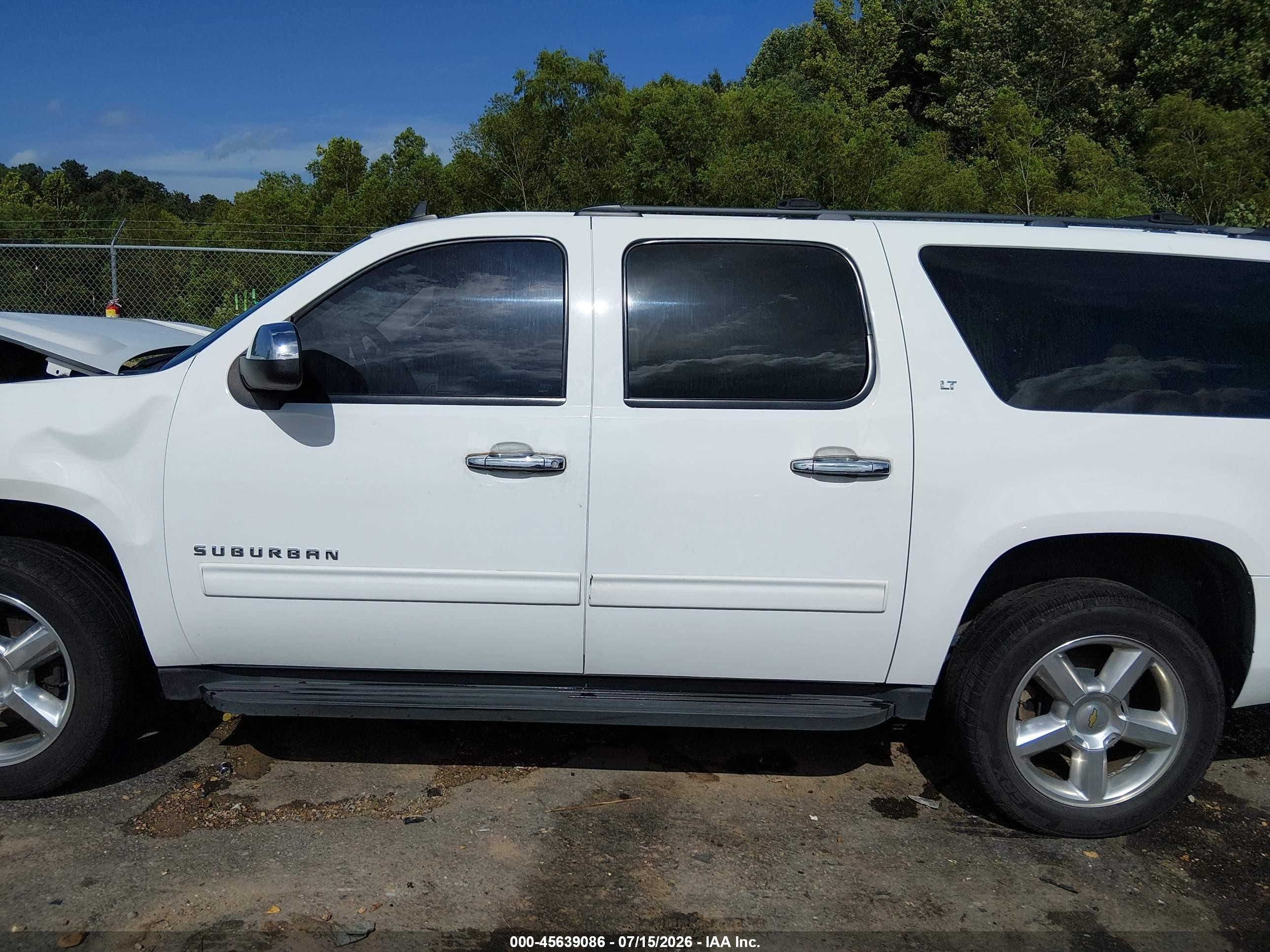 2014 Chevrolet Suburban Lt White vin: 1GNSCJE05ER130445