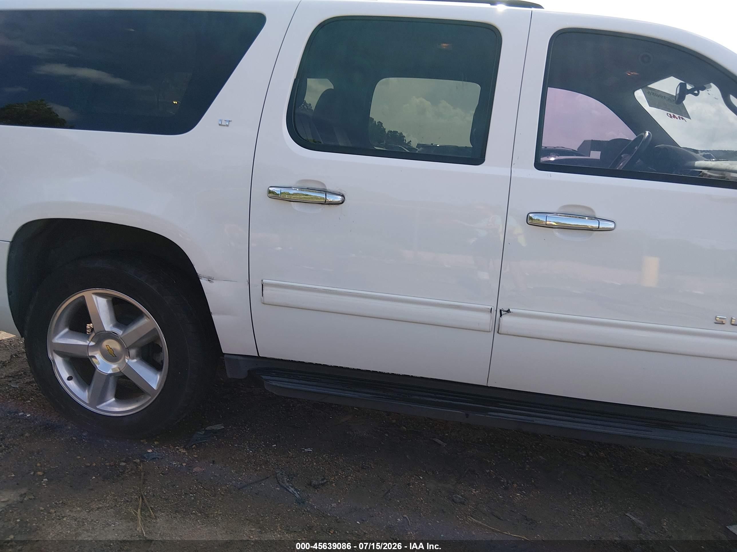 2014 Chevrolet Suburban Lt White vin: 1GNSCJE05ER130445