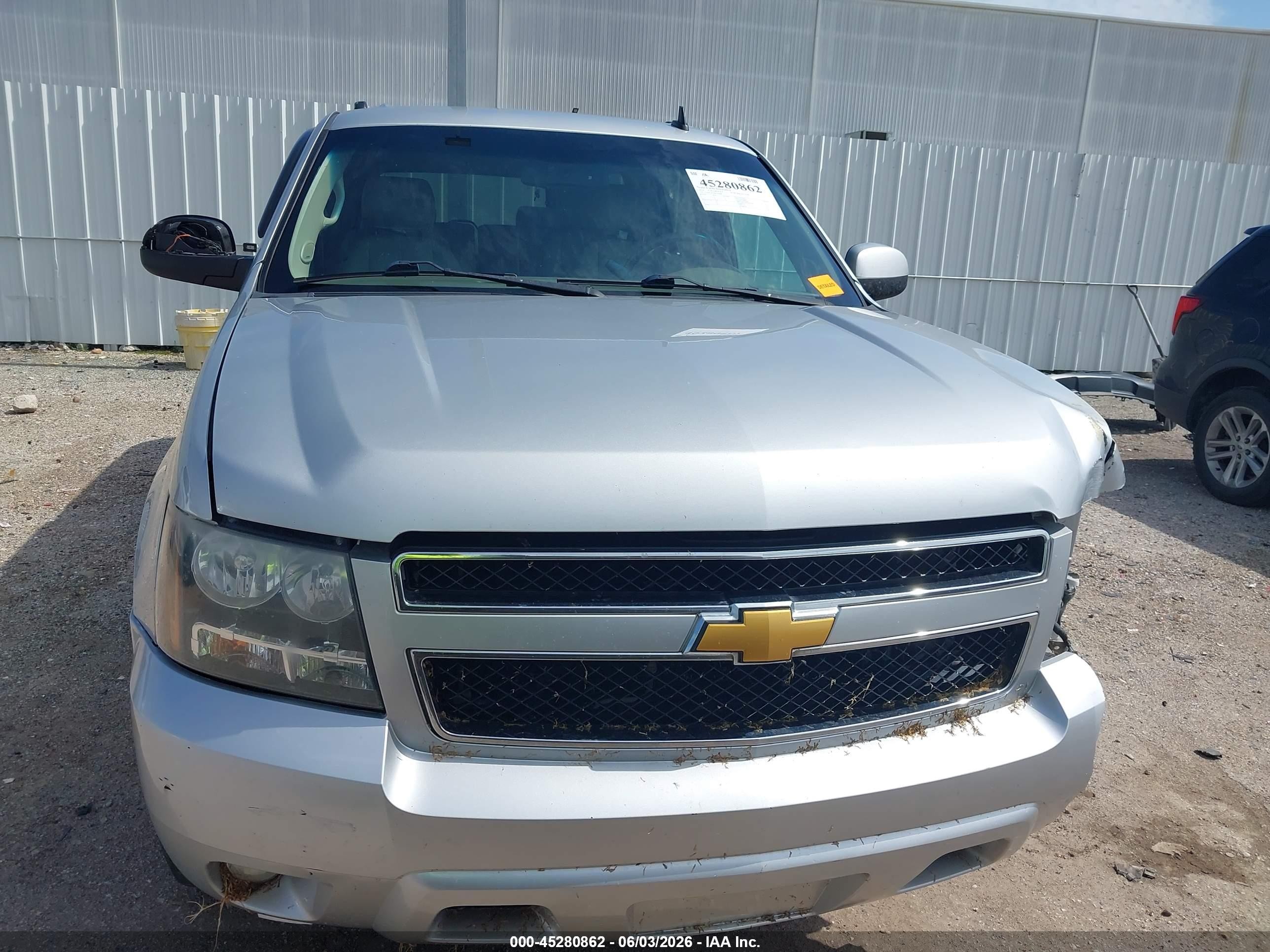 2014 Chevrolet Suburban 1500 Lt Silver vin: 1GNSCJE05ER145088