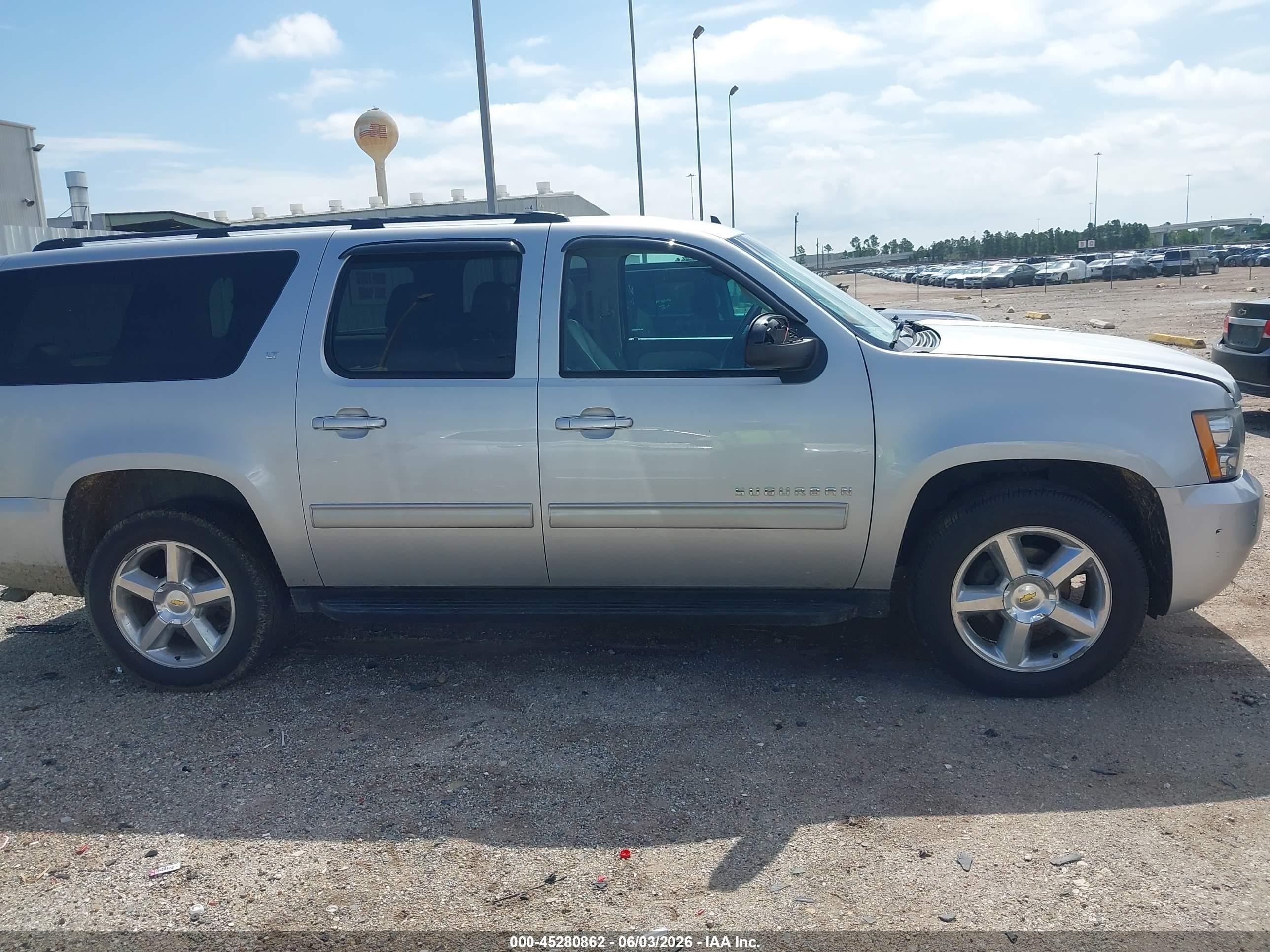 2014 Chevrolet Suburban 1500 Lt Silver vin: 1GNSCJE05ER145088