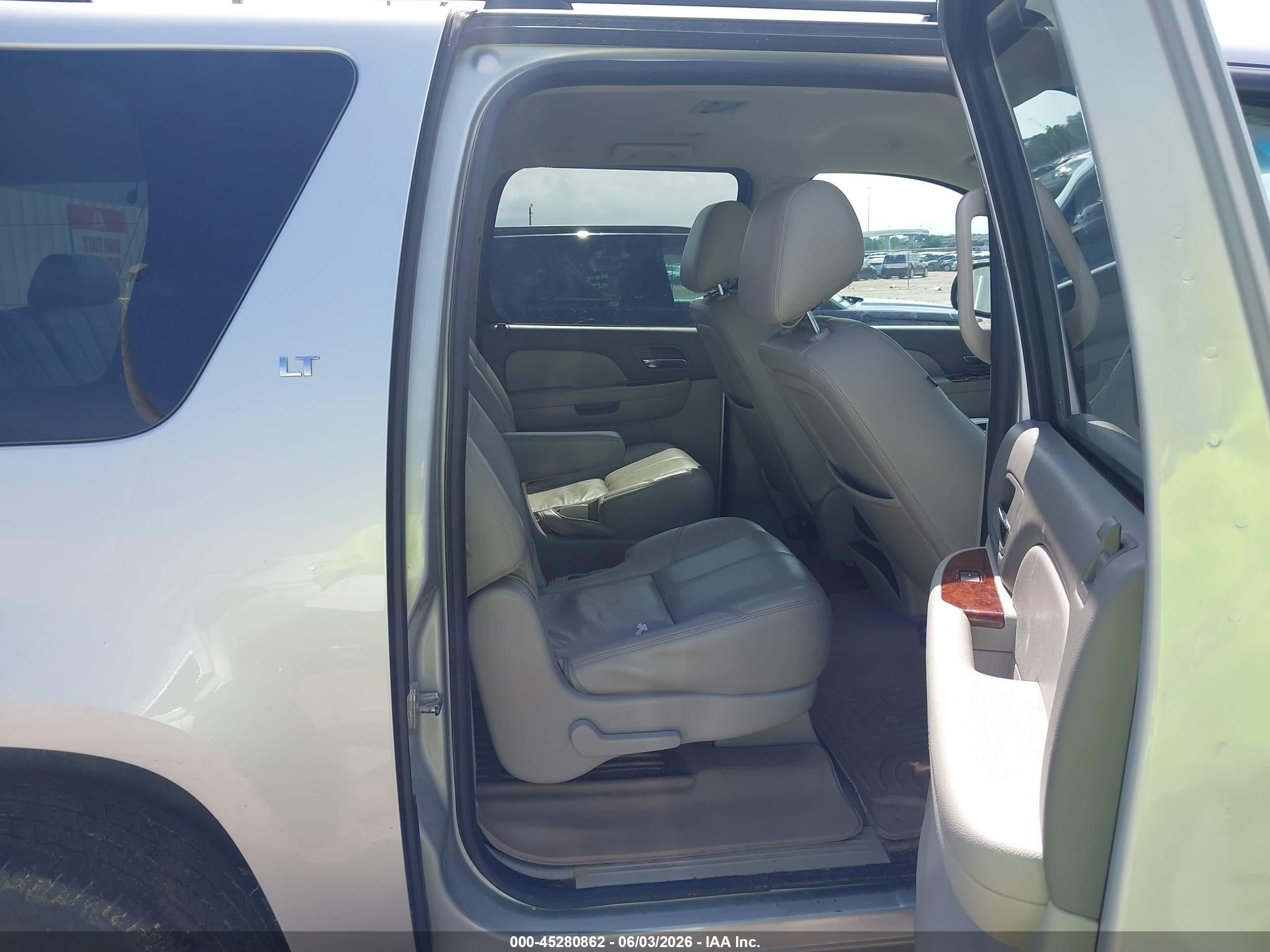 2014 Chevrolet Suburban 1500 Lt Silver vin: 1GNSCJE05ER145088
