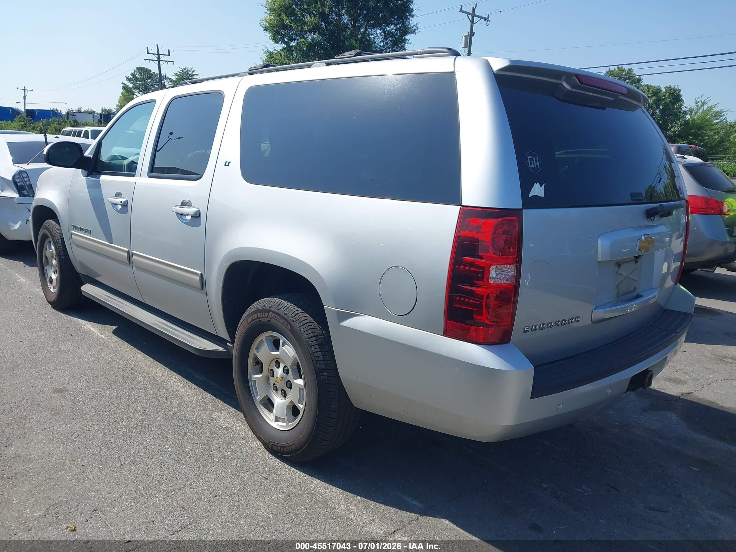 2014 Chevrolet Suburban Lt Silver vin: 1GNSCJE05ER219674