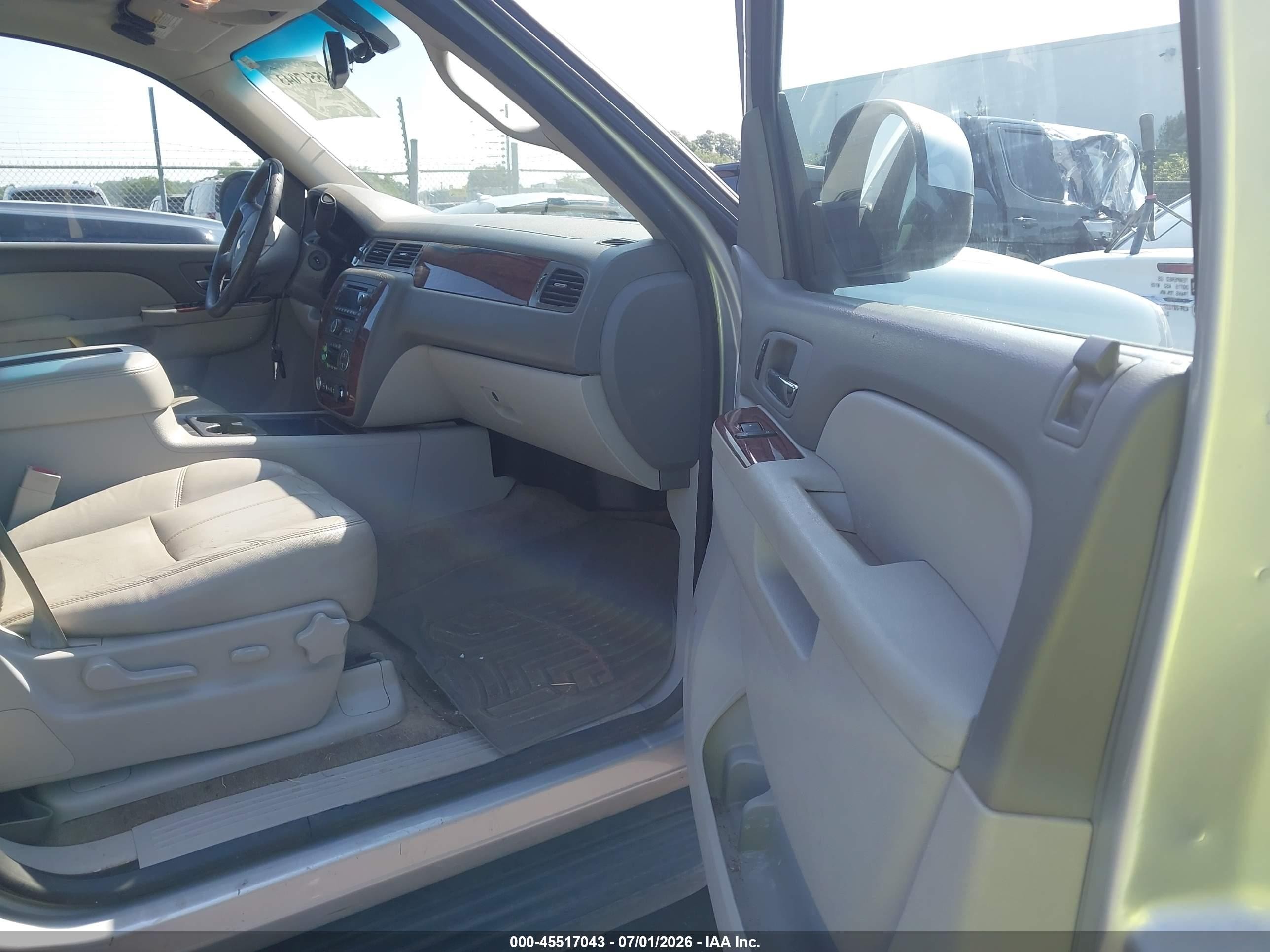 2014 Chevrolet Suburban Lt Silver vin: 1GNSCJE05ER219674