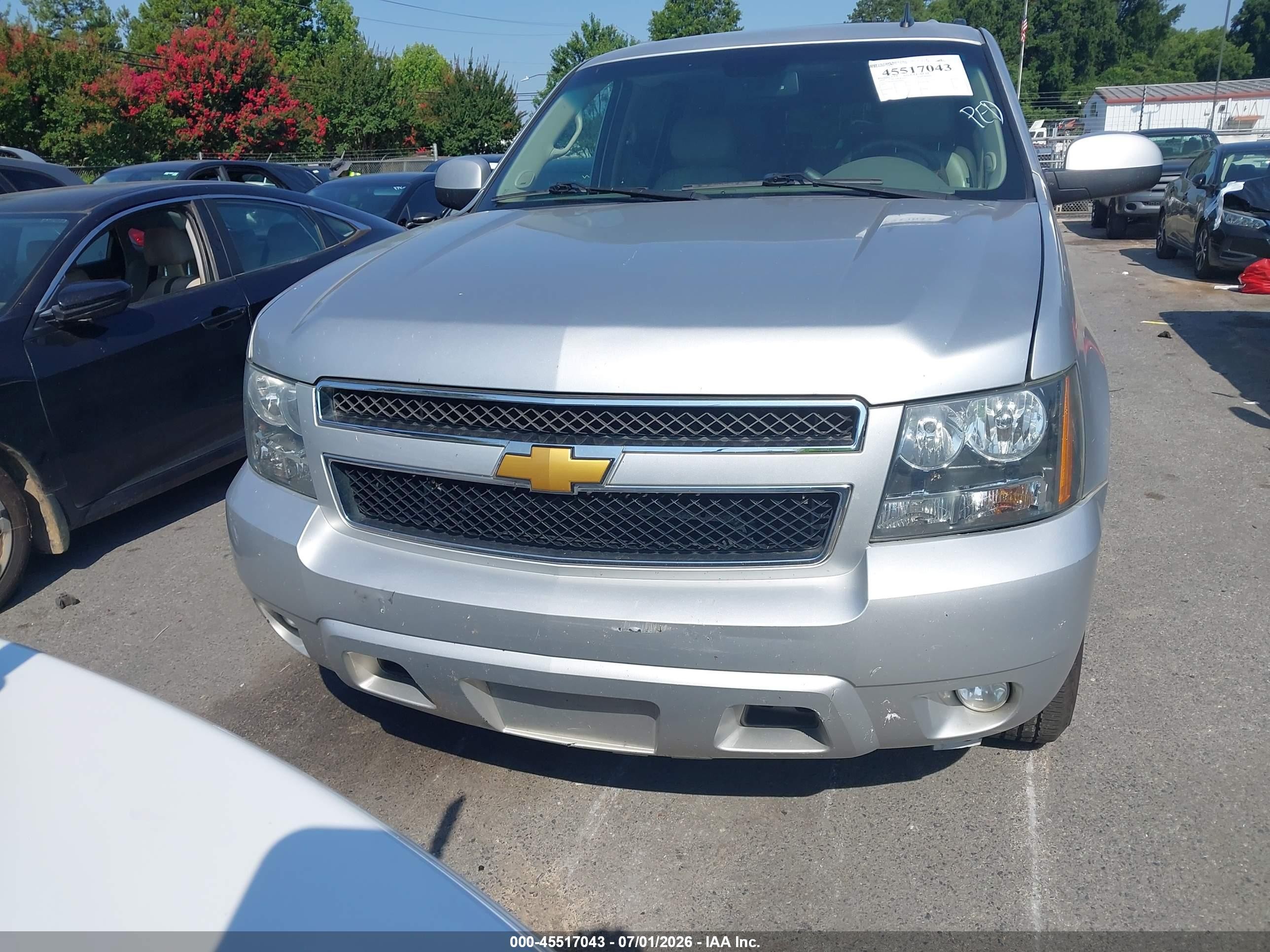2014 Chevrolet Suburban Lt Silver vin: 1GNSCJE05ER219674