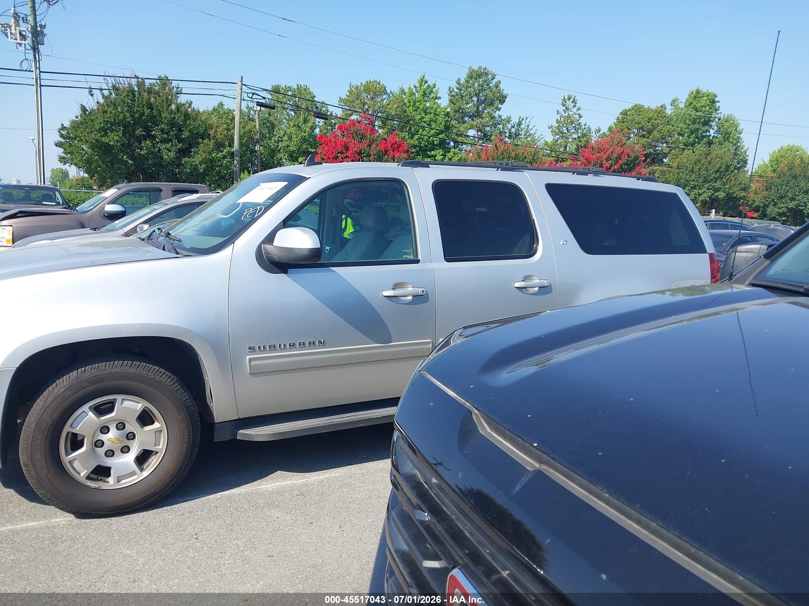 2014 Chevrolet Suburban Lt Silver vin: 1GNSCJE05ER219674