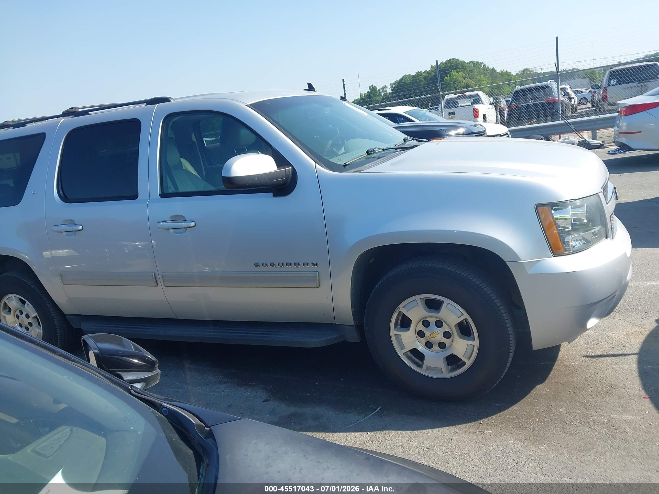 2014 Chevrolet Suburban Lt Silver vin: 1GNSCJE05ER219674