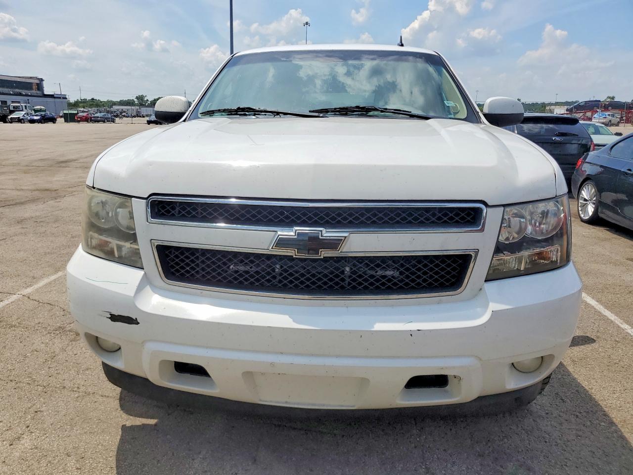2011 Chevrolet Suburban C1500 Lt White vin: 1GNSCJE06BR230081