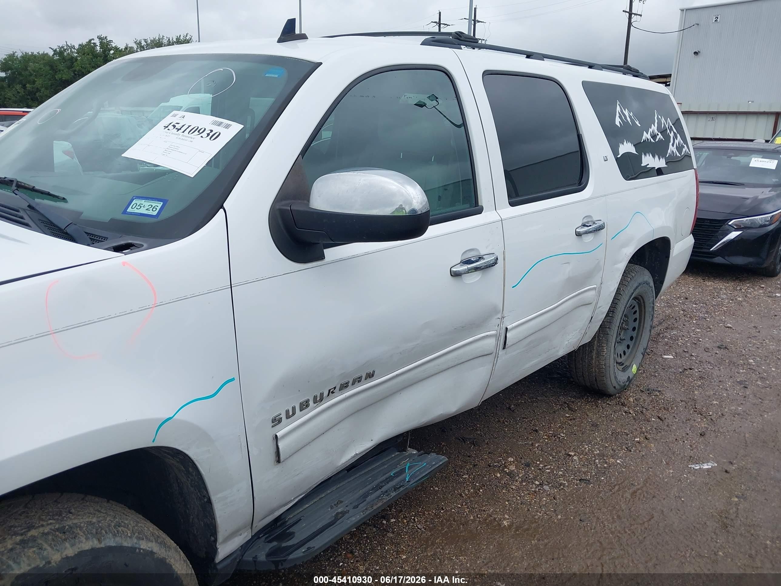 2012 Chevrolet Suburban 1500 Lt White vin: 1GNSCJE06CR138017