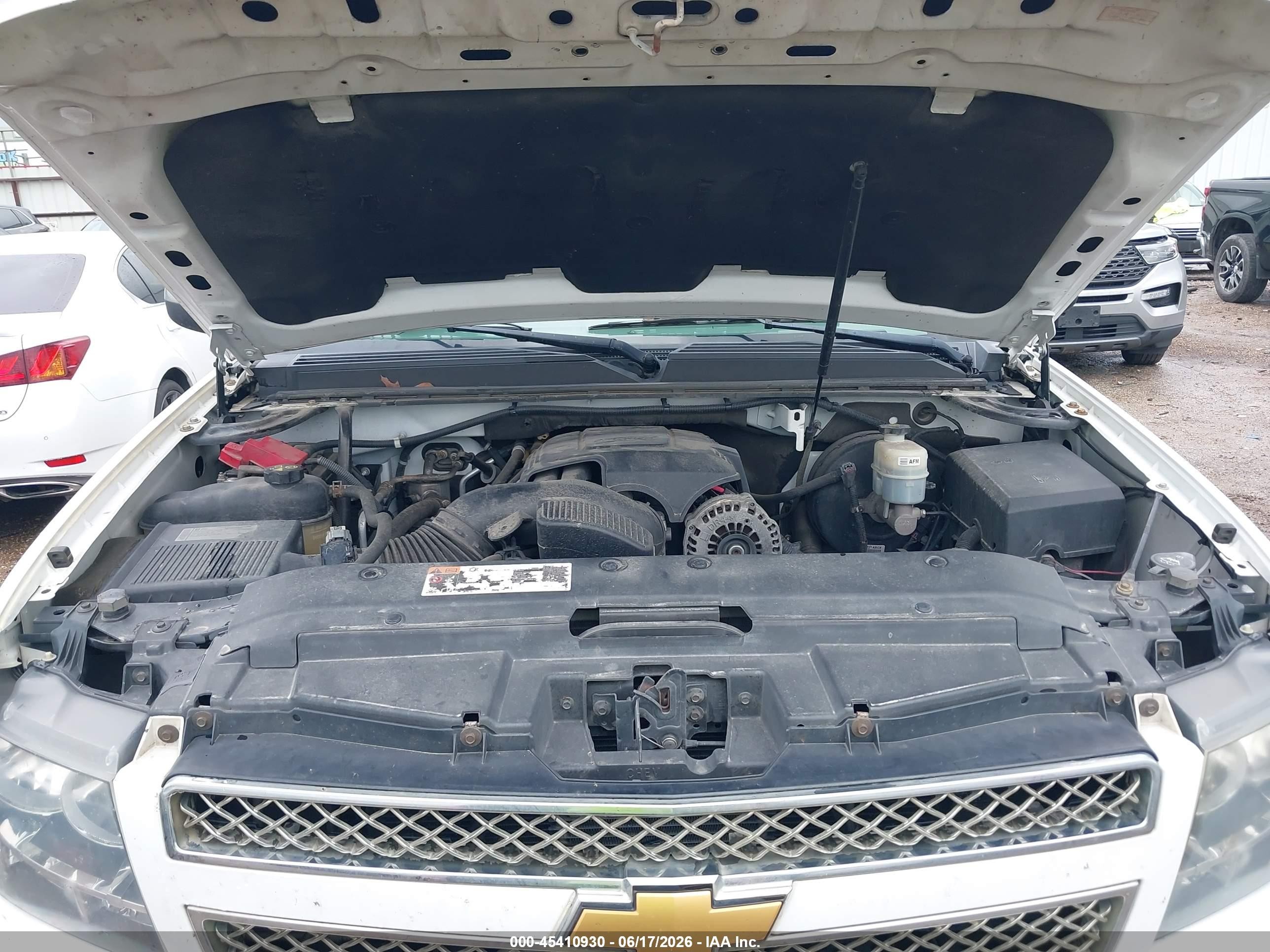 2012 Chevrolet Suburban 1500 Lt White vin: 1GNSCJE06CR138017