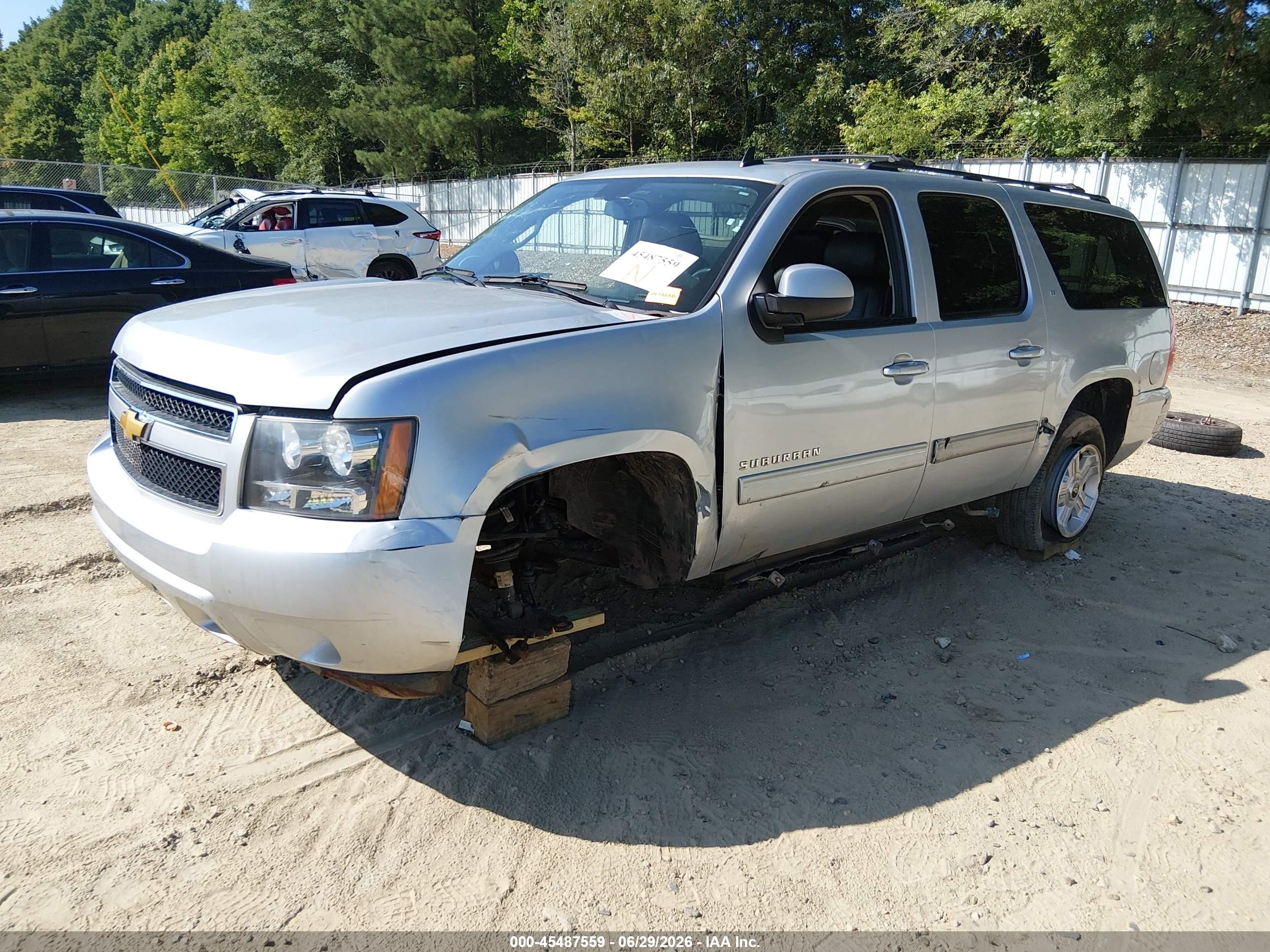2013 Chevrolet Suburban Lt Silver vin: 1GNSCJE06DR141937