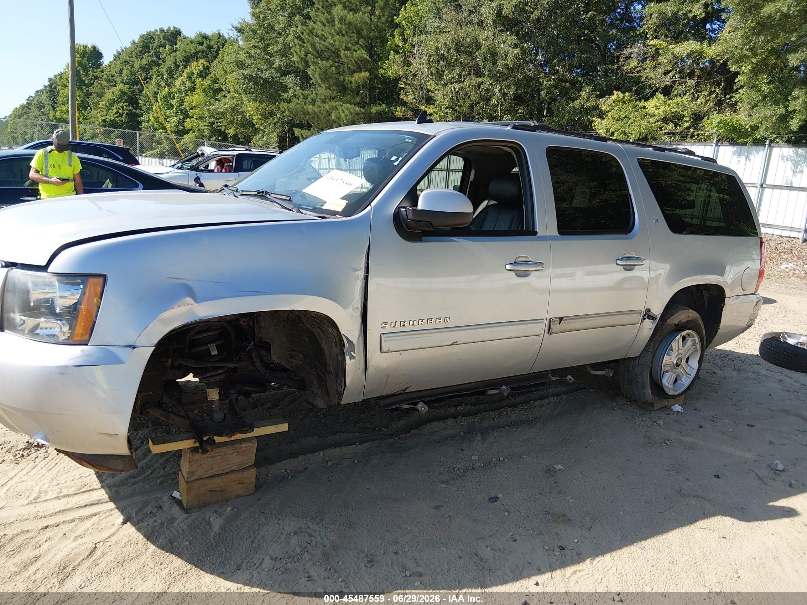 2013 Chevrolet Suburban Lt Silver vin: 1GNSCJE06DR141937