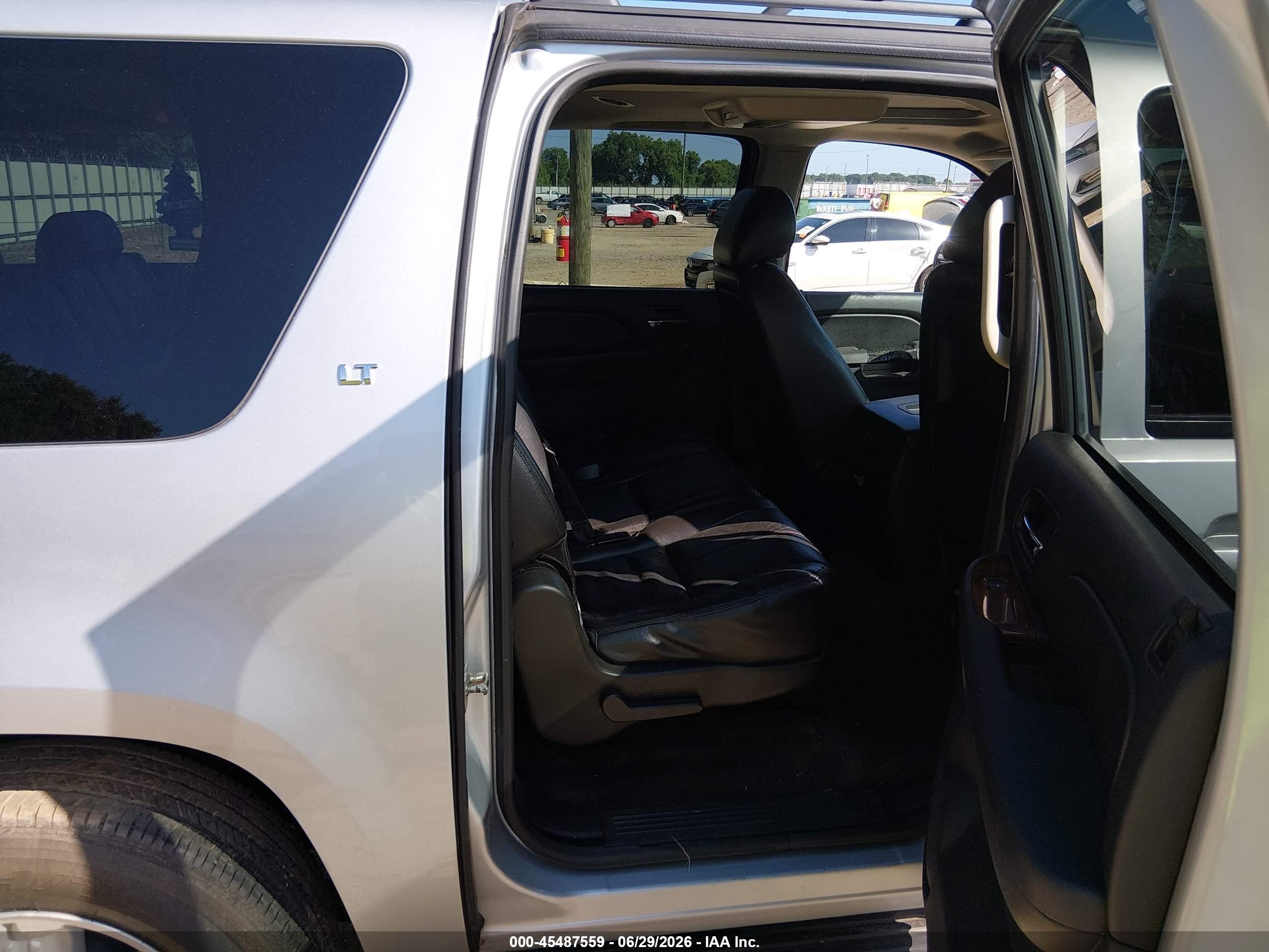2013 Chevrolet Suburban Lt Silver vin: 1GNSCJE06DR141937