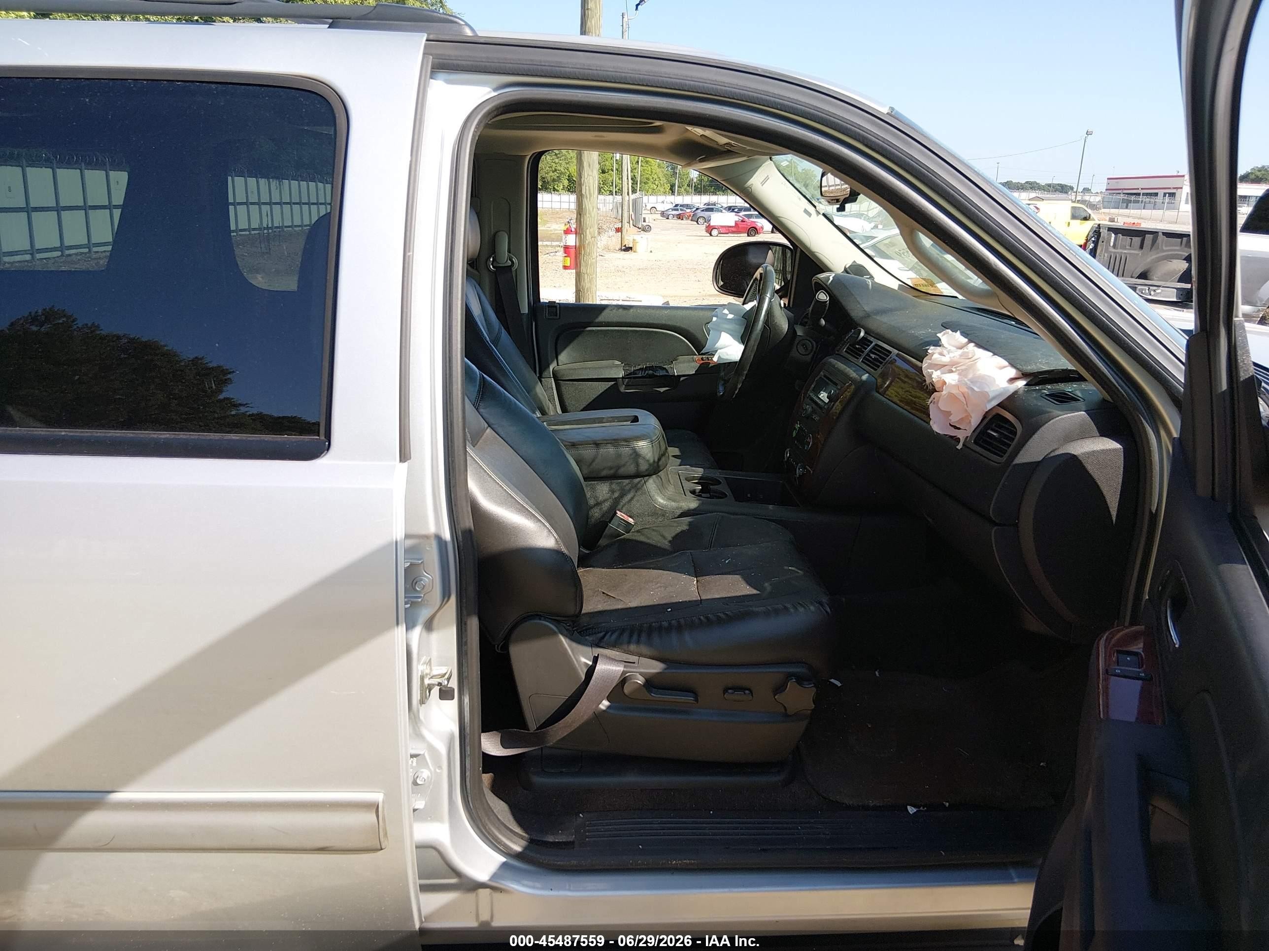 2013 Chevrolet Suburban Lt Silver vin: 1GNSCJE06DR141937