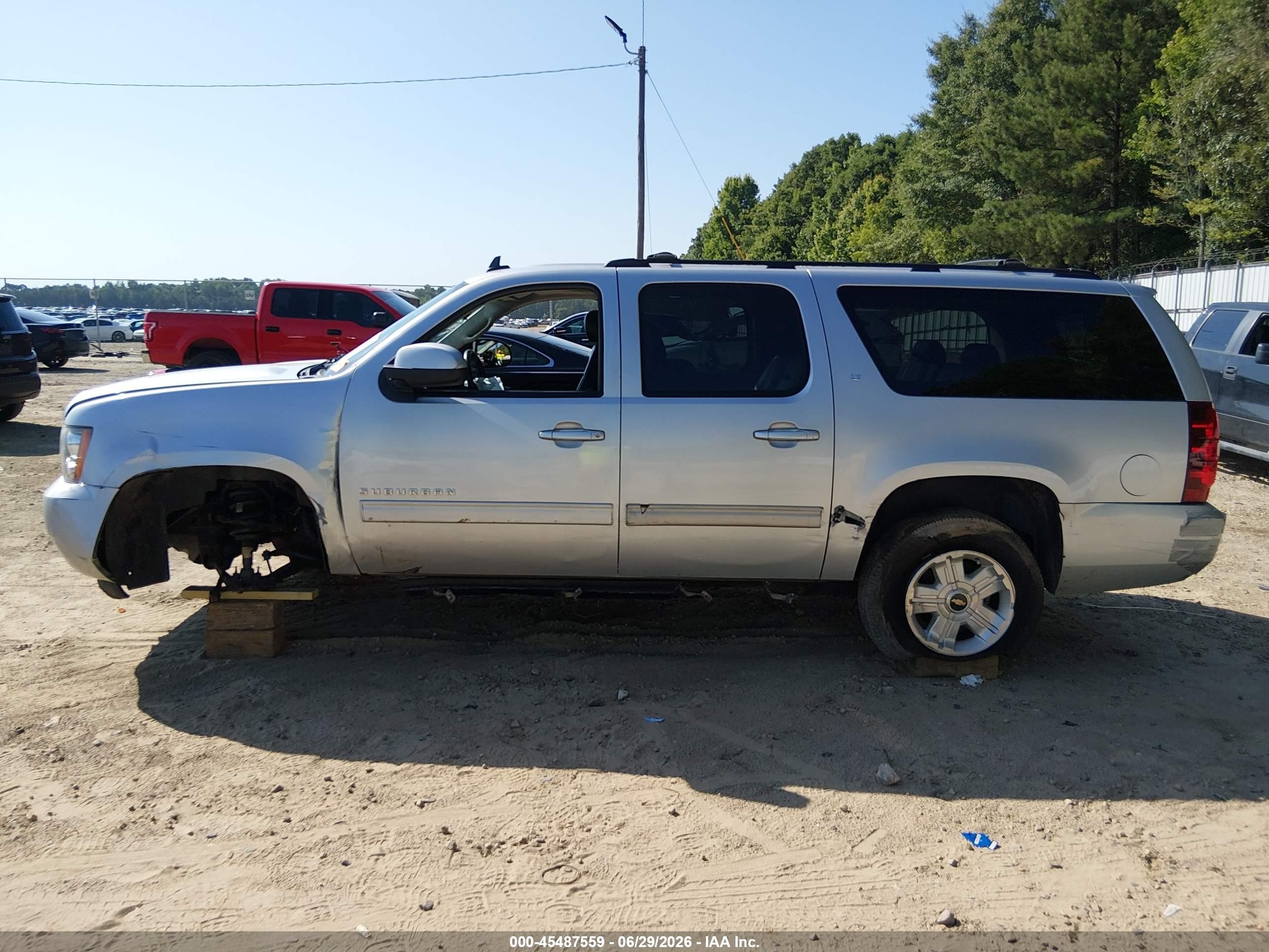 2013 Chevrolet Suburban Lt Silver vin: 1GNSCJE06DR141937
