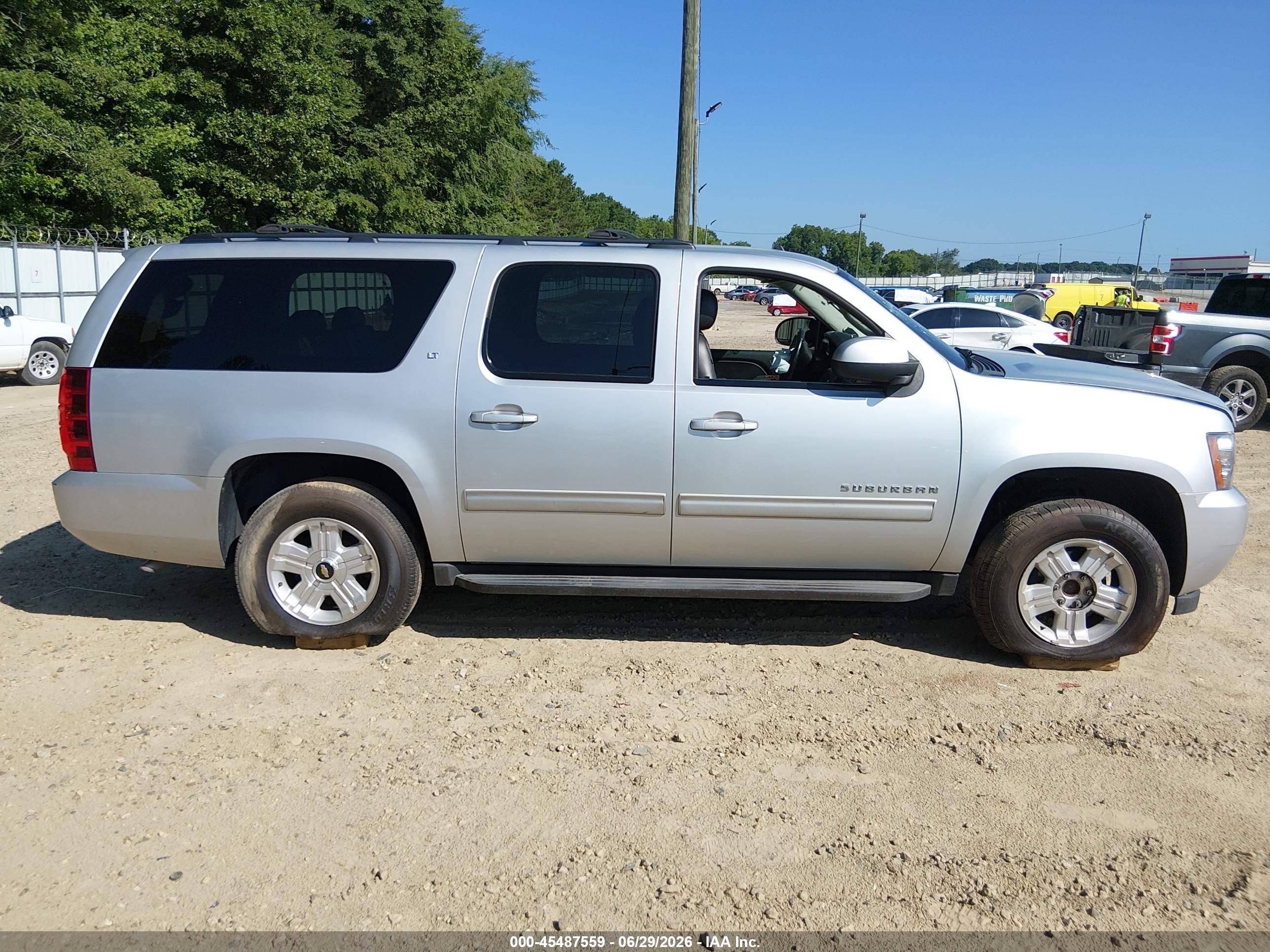 2013 Chevrolet Suburban Lt Silver vin: 1GNSCJE06DR141937