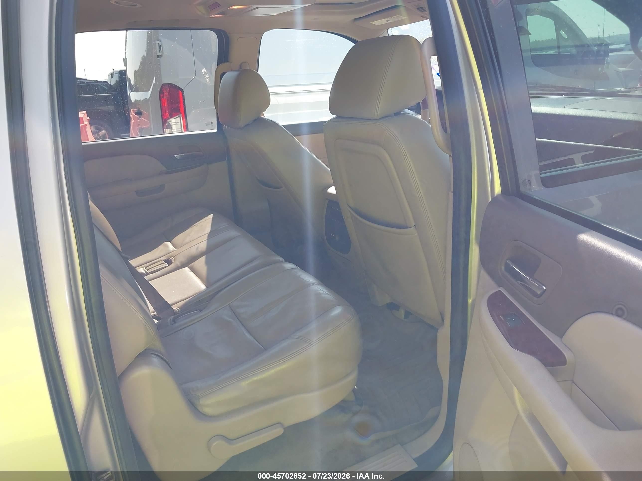 2014 Chevrolet Suburban Lt Золотой vin: 1GNSCJE06ER191710