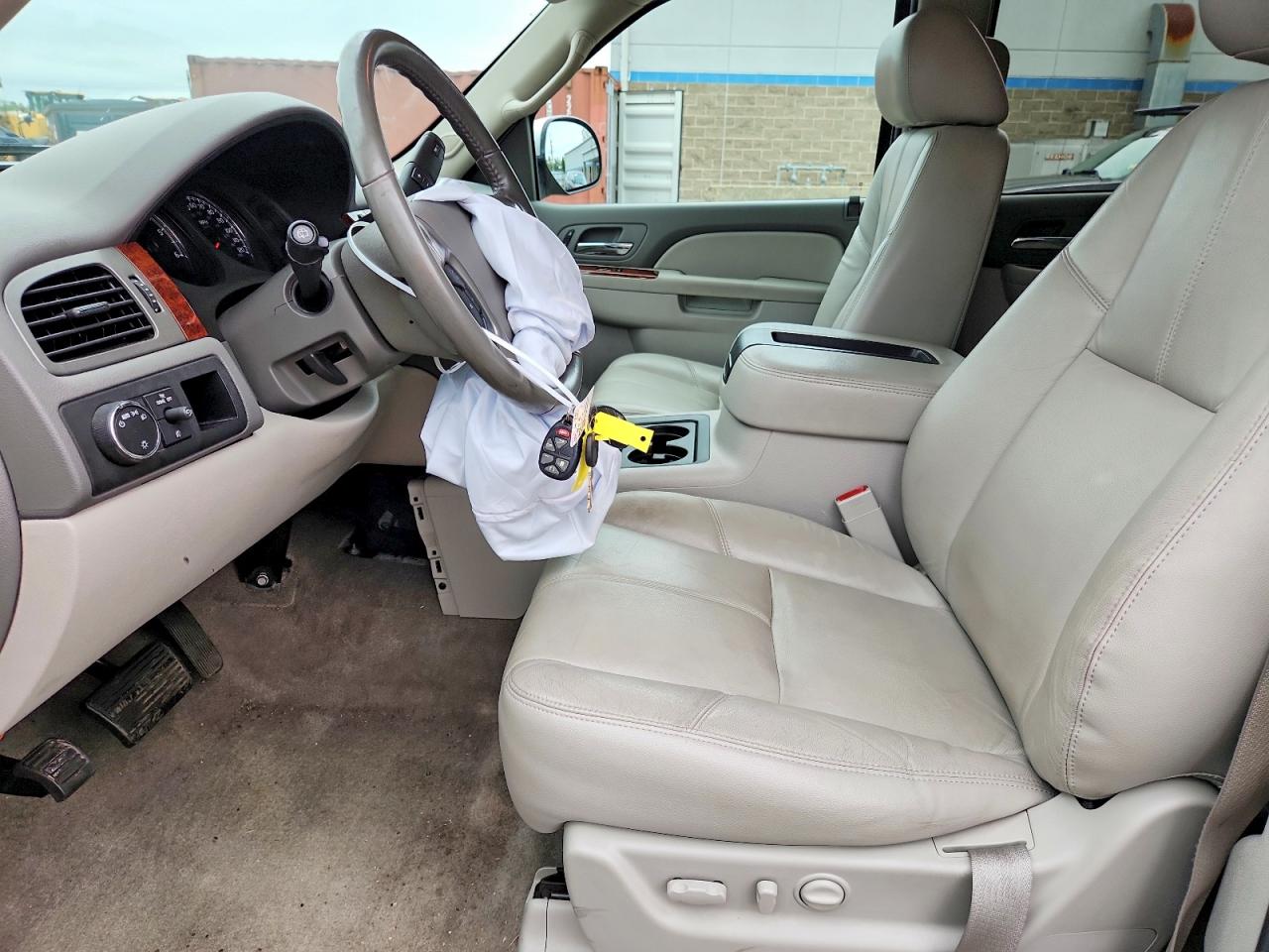 2014 Chevrolet Suburban C1500 Lt Silver vin: 1GNSCJE06ER197569