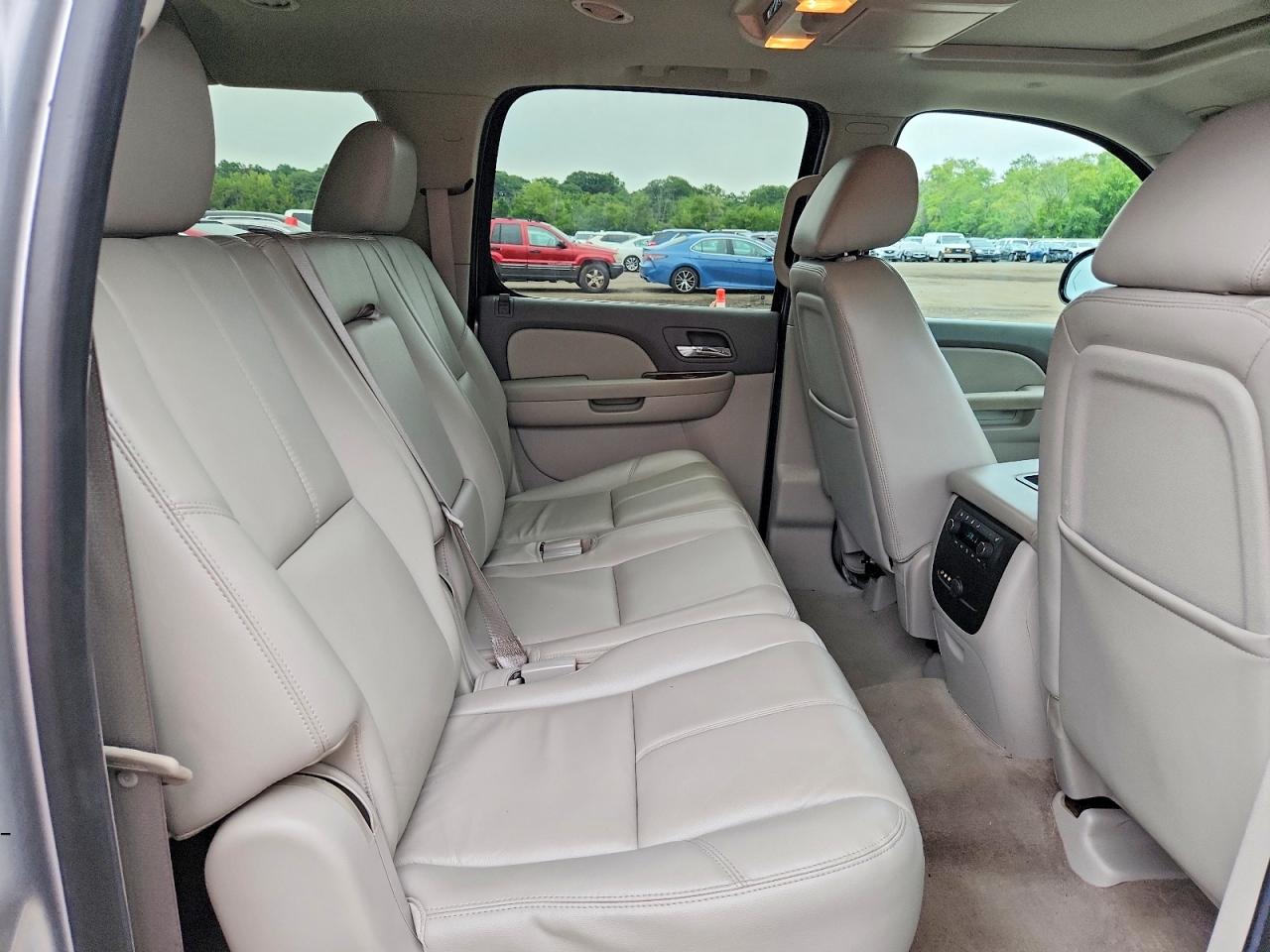 2014 Chevrolet Suburban C1500 Lt Silver vin: 1GNSCJE06ER197569