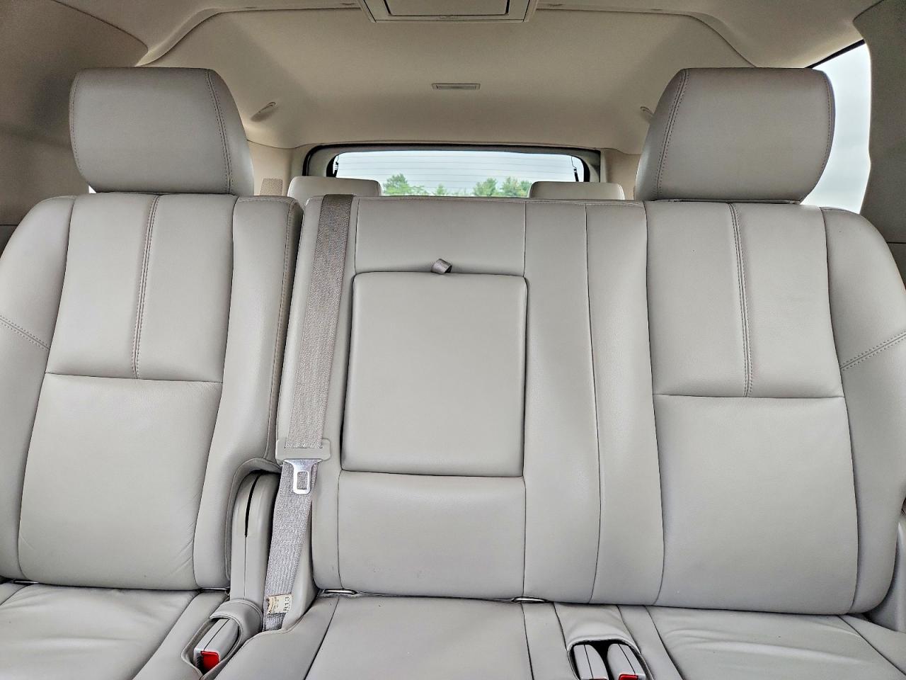 2014 Chevrolet Suburban C1500 Lt Silver vin: 1GNSCJE06ER197569