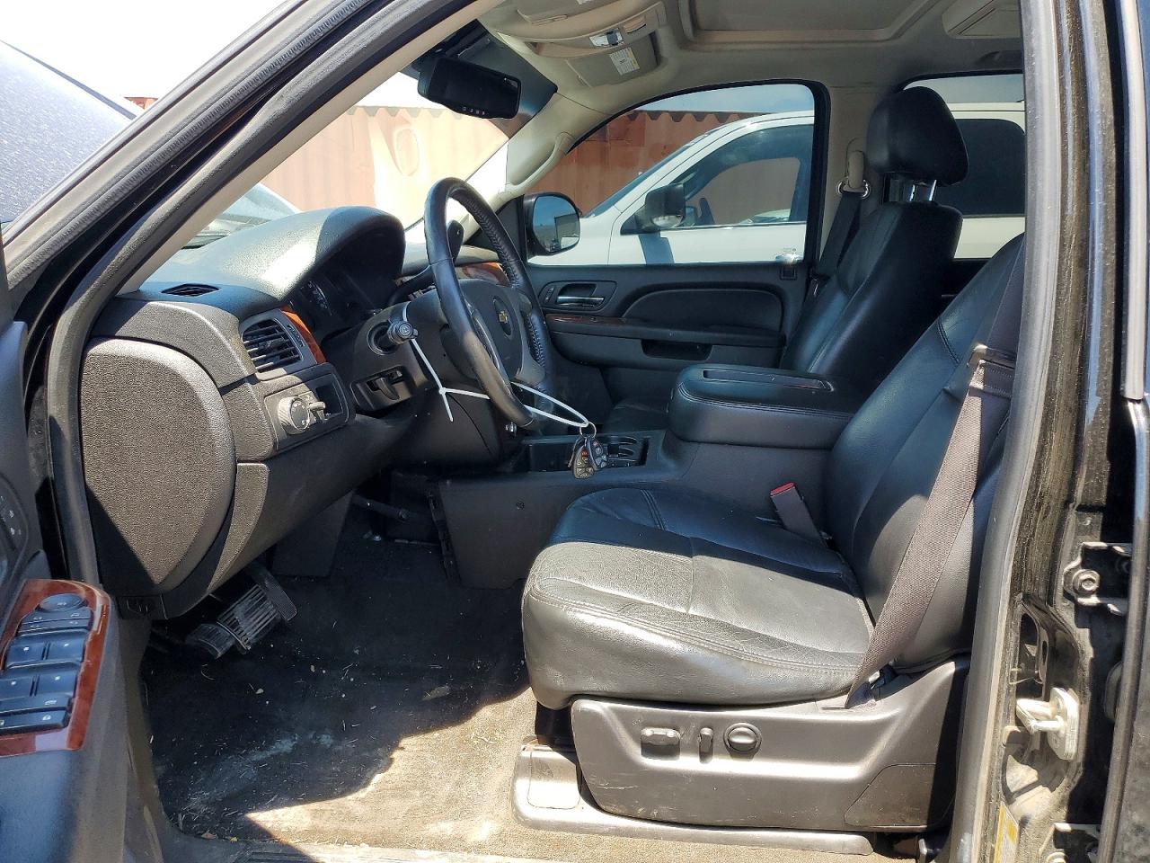 2014 Chevrolet Suburban C1500 Lt Черный vin: 1GNSCJE06ER230036