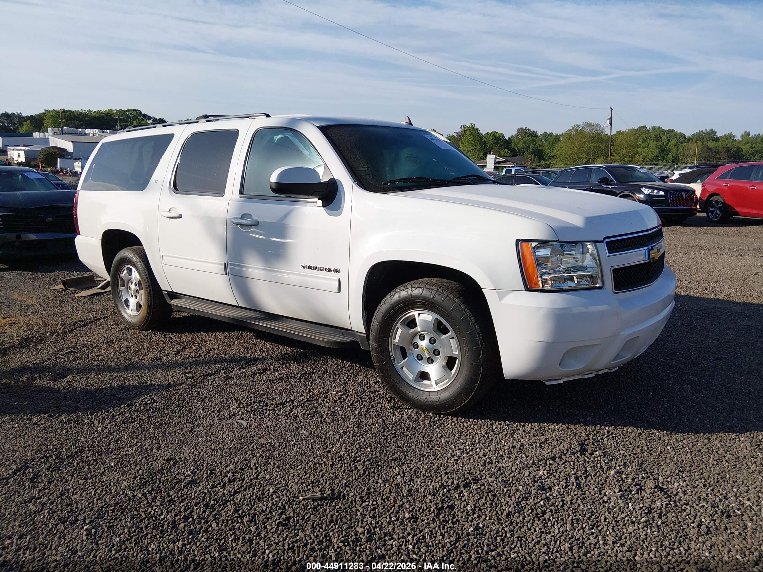 2014 Chevrolet Suburban 1500 Lt White vin: 1GNSCJE06ER236404