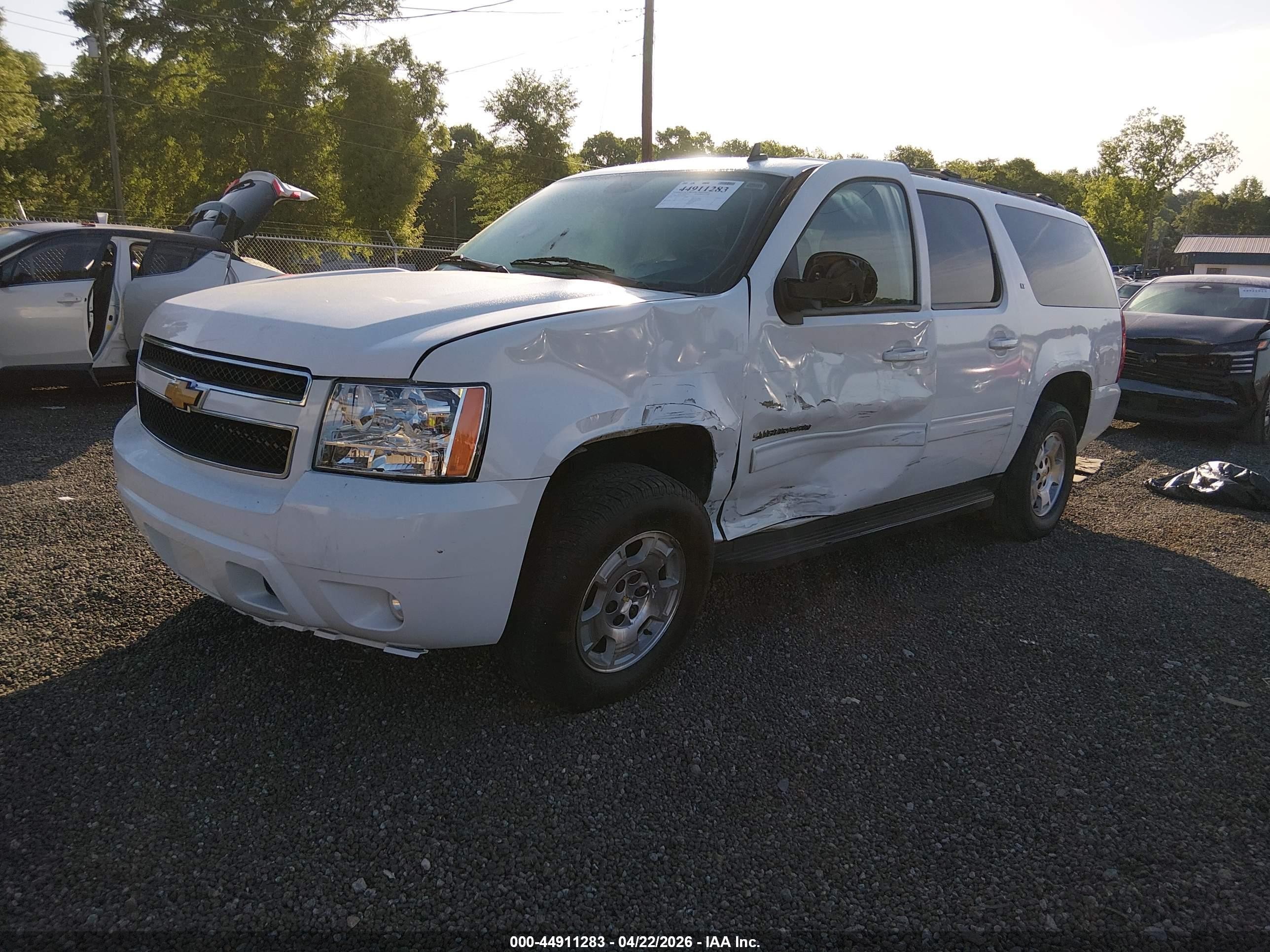 2014 Chevrolet Suburban 1500 Lt White vin: 1GNSCJE06ER236404