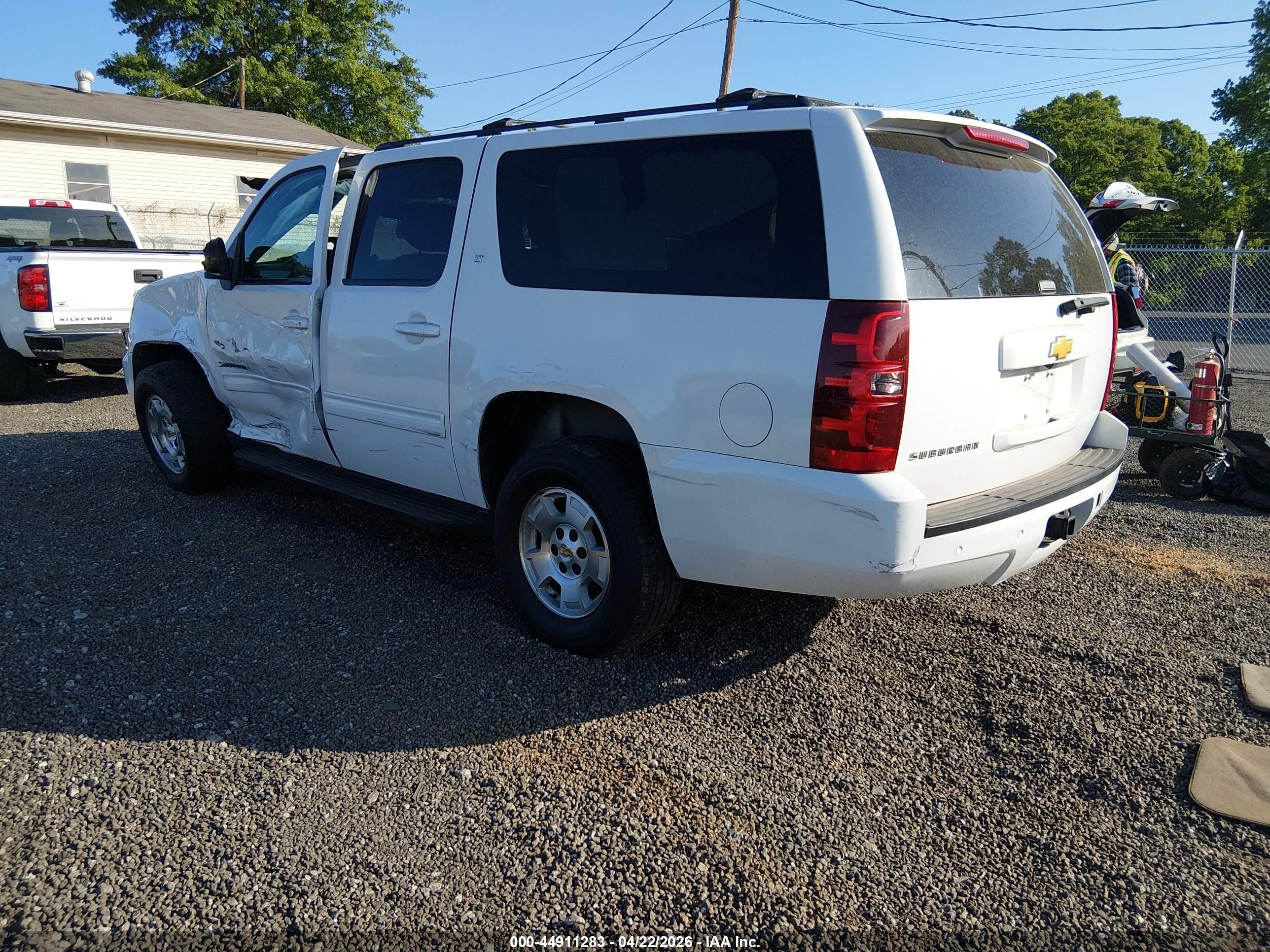 2014 Chevrolet Suburban 1500 Lt White vin: 1GNSCJE06ER236404