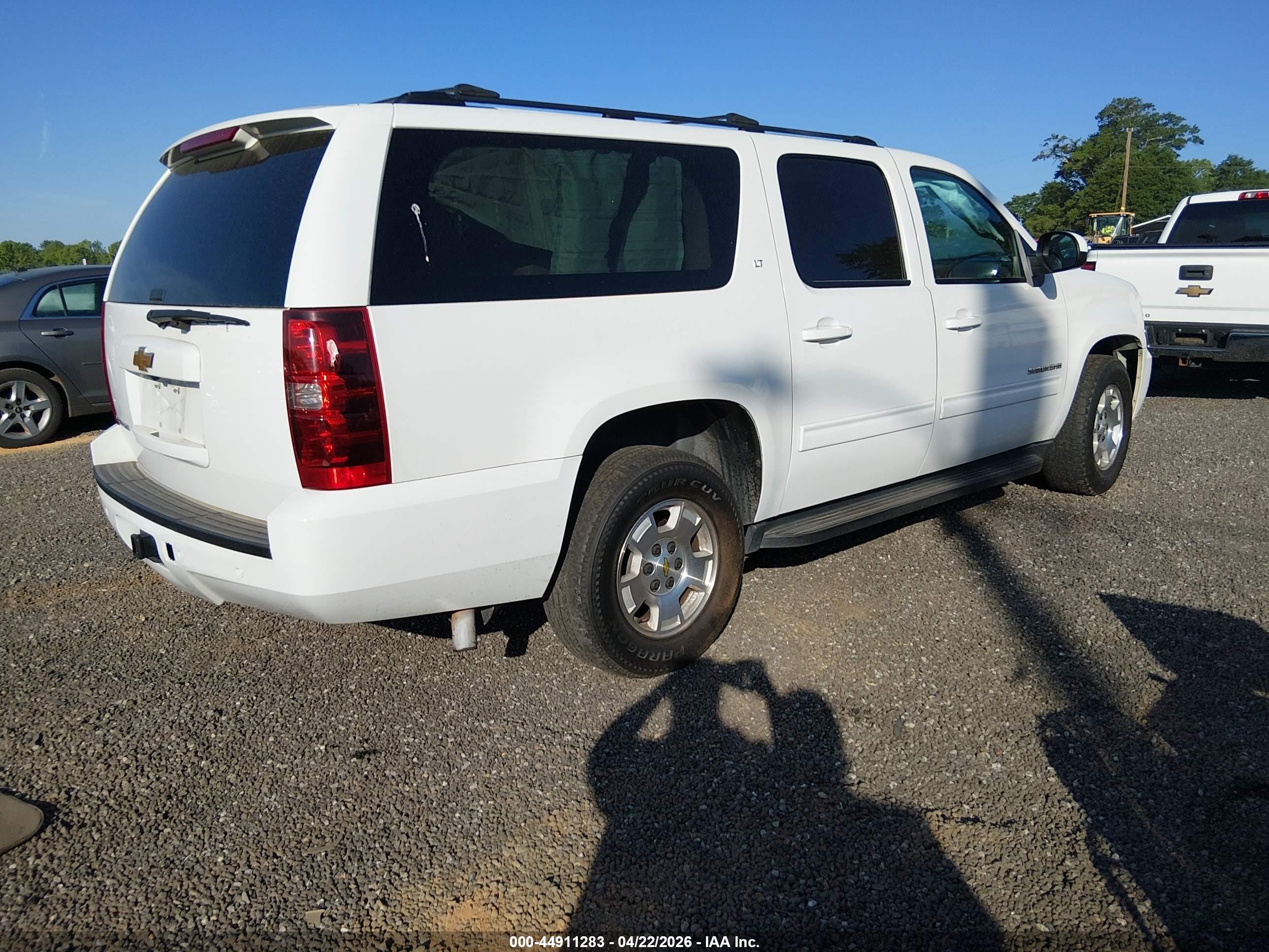 2014 Chevrolet Suburban 1500 Lt White vin: 1GNSCJE06ER236404