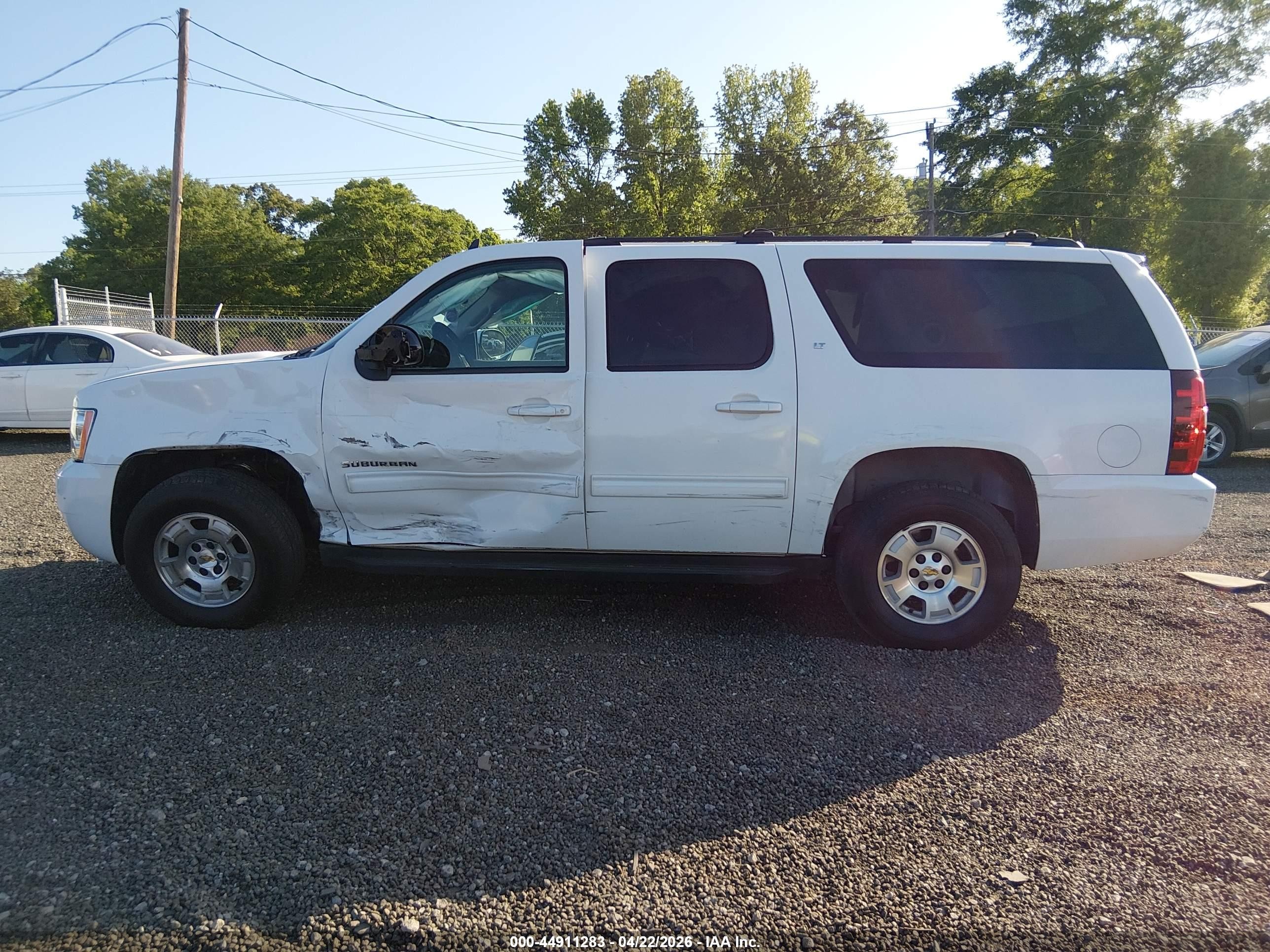 2014 Chevrolet Suburban 1500 Lt White vin: 1GNSCJE06ER236404