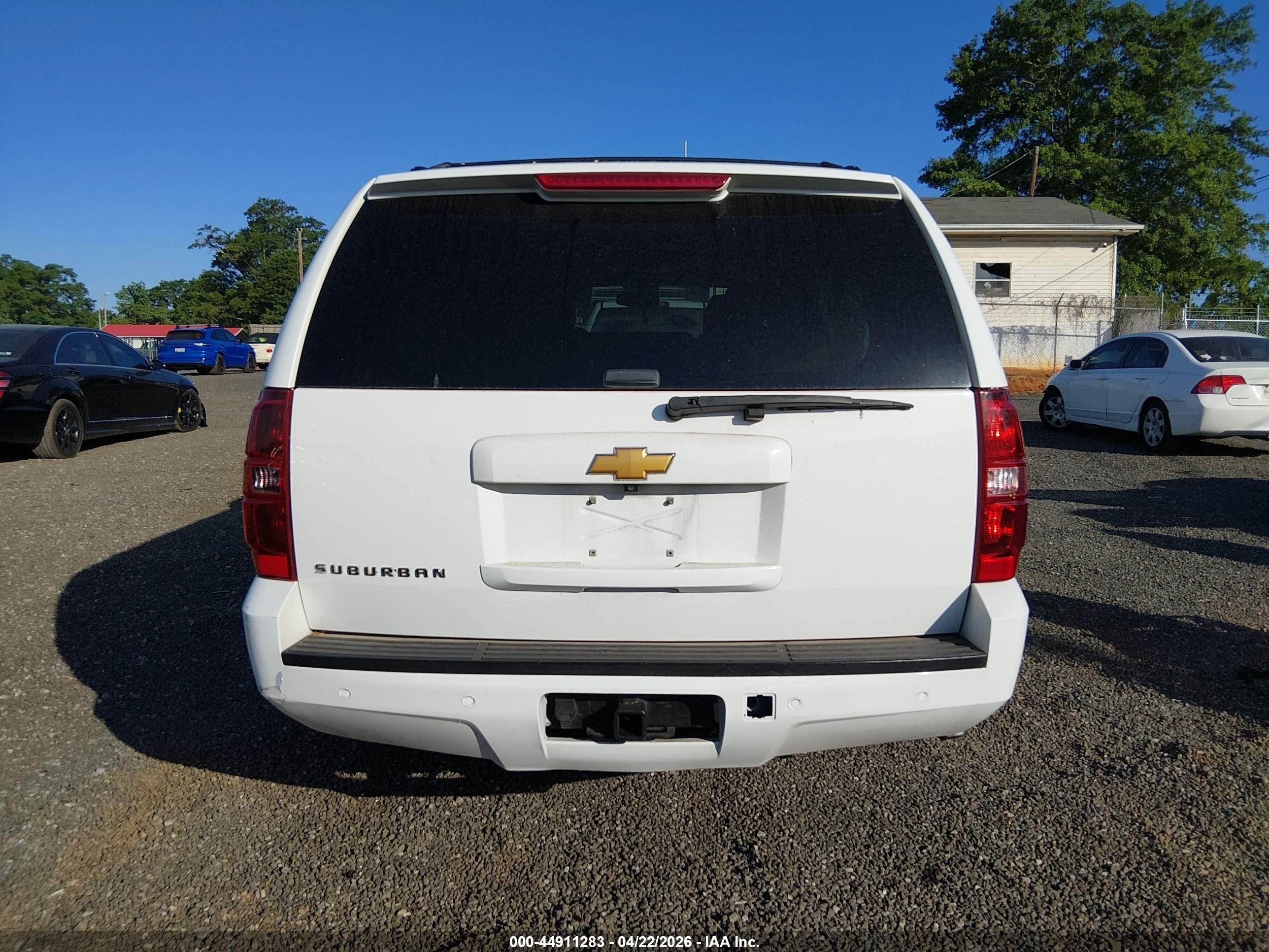 2014 Chevrolet Suburban 1500 Lt White vin: 1GNSCJE06ER236404