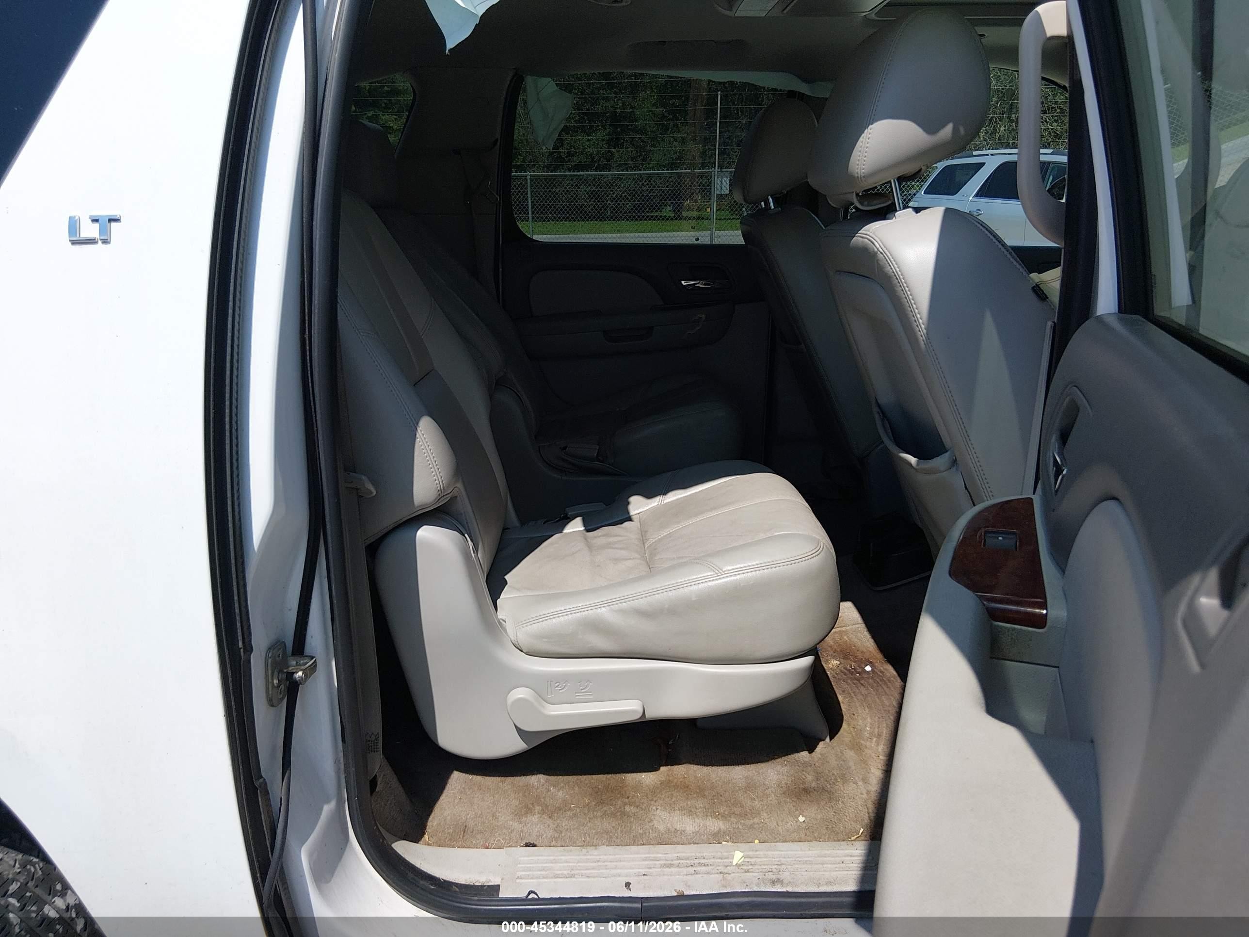 2011 Chevrolet Suburban 1500 Lt1 White vin: 1GNSCJE07BR129552