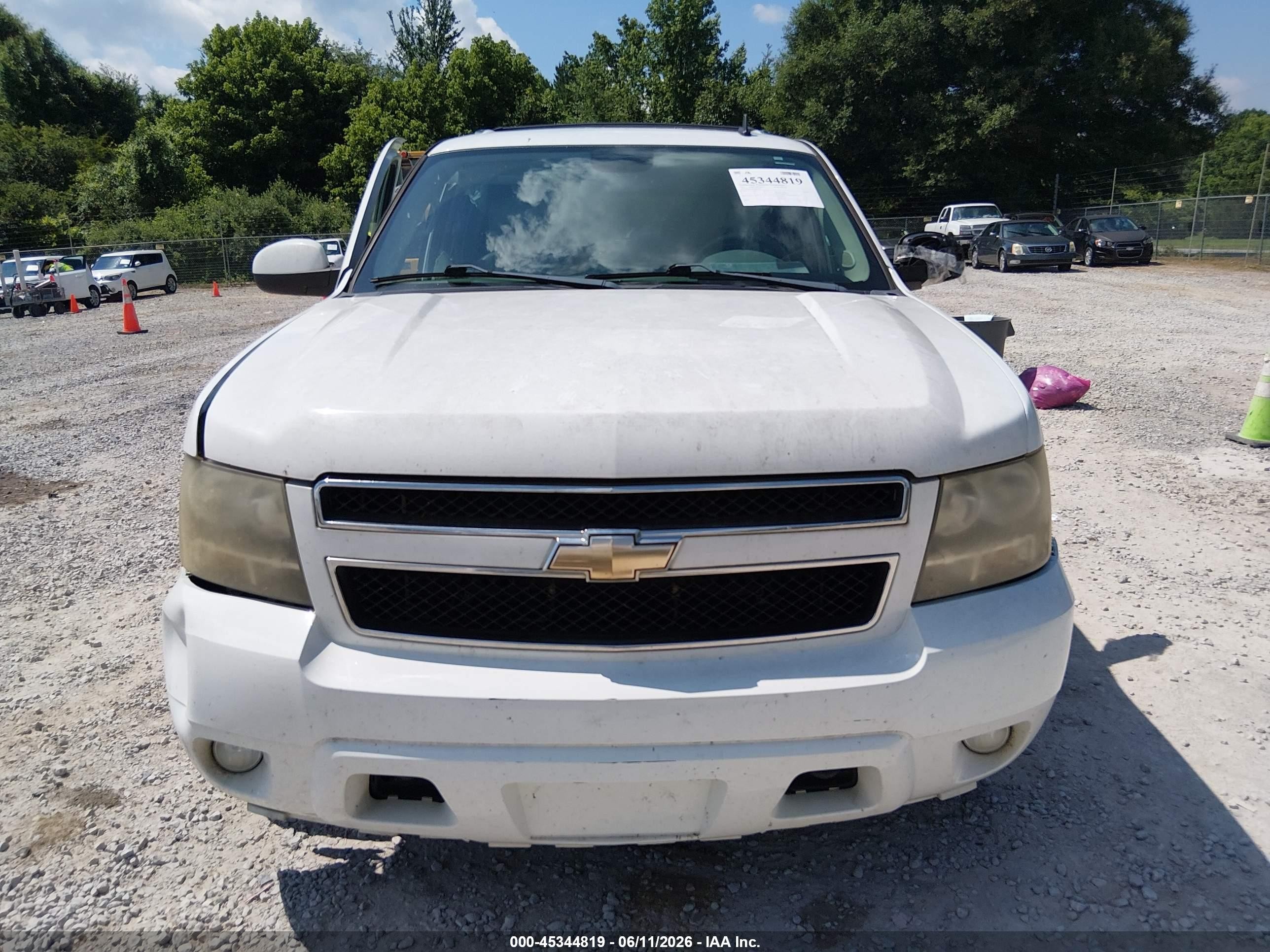 2011 Chevrolet Suburban 1500 Lt1 White vin: 1GNSCJE07BR129552