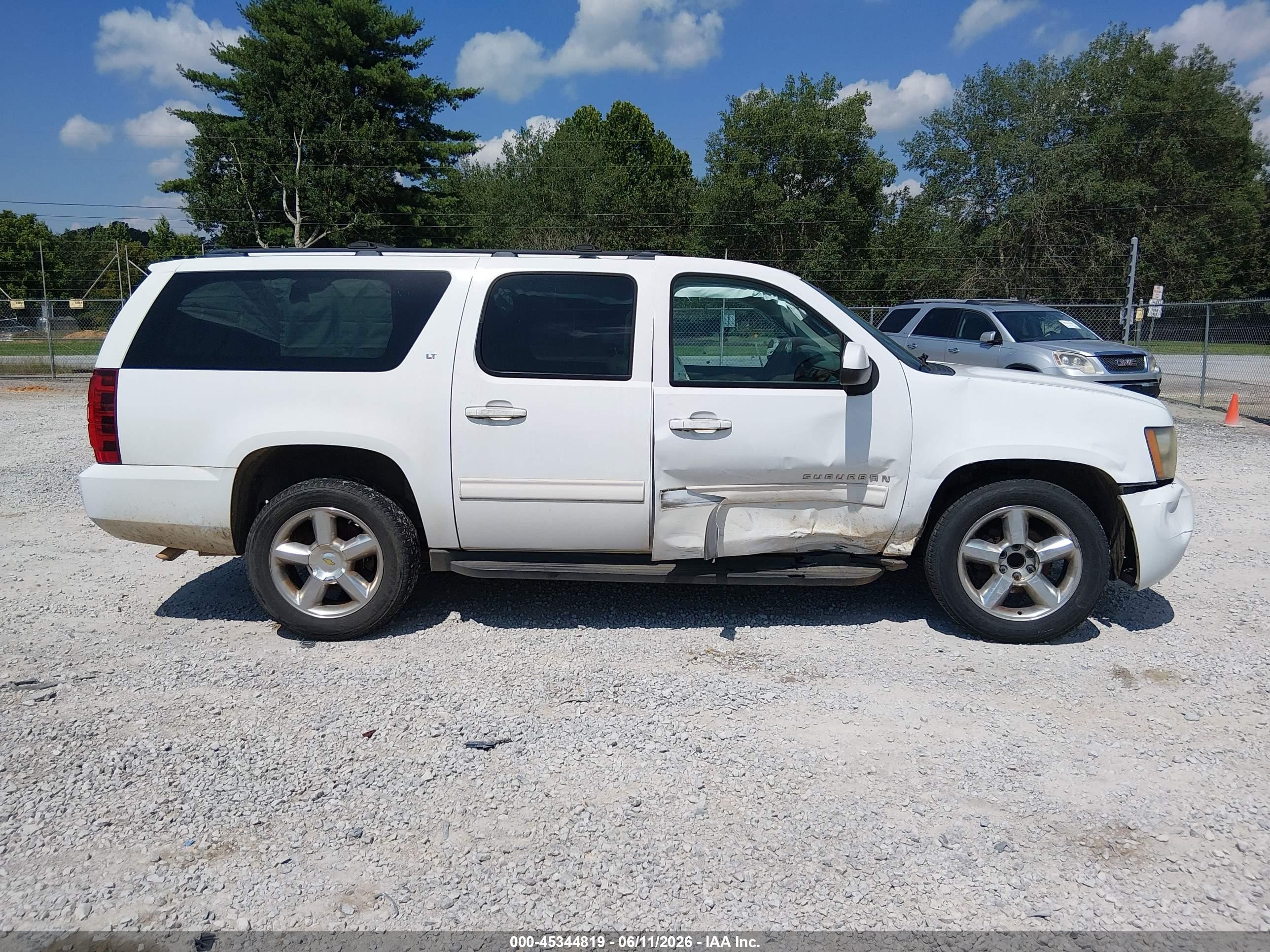 2011 Chevrolet Suburban 1500 Lt1 White vin: 1GNSCJE07BR129552