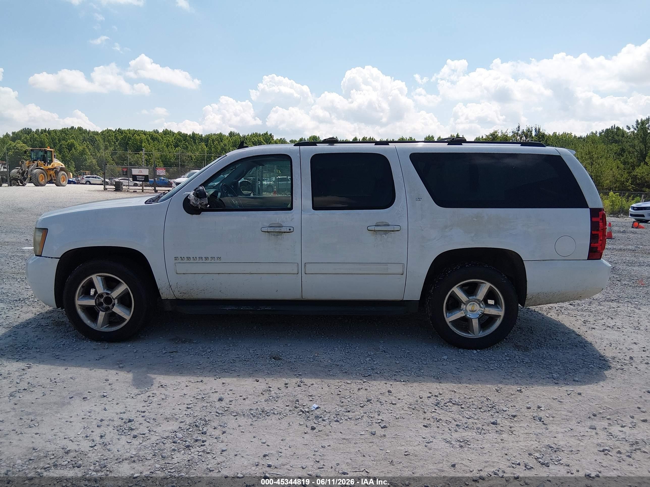 2011 Chevrolet Suburban 1500 Lt1 White vin: 1GNSCJE07BR129552