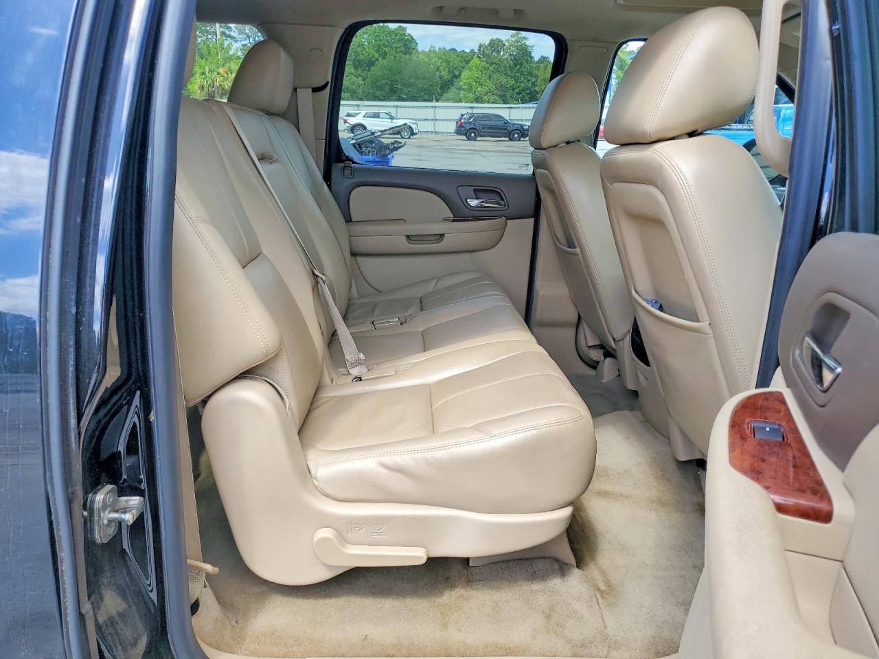 2014 Chevrolet Suburban C1500 Lt Black vin: 1GNSCJE07ER229669