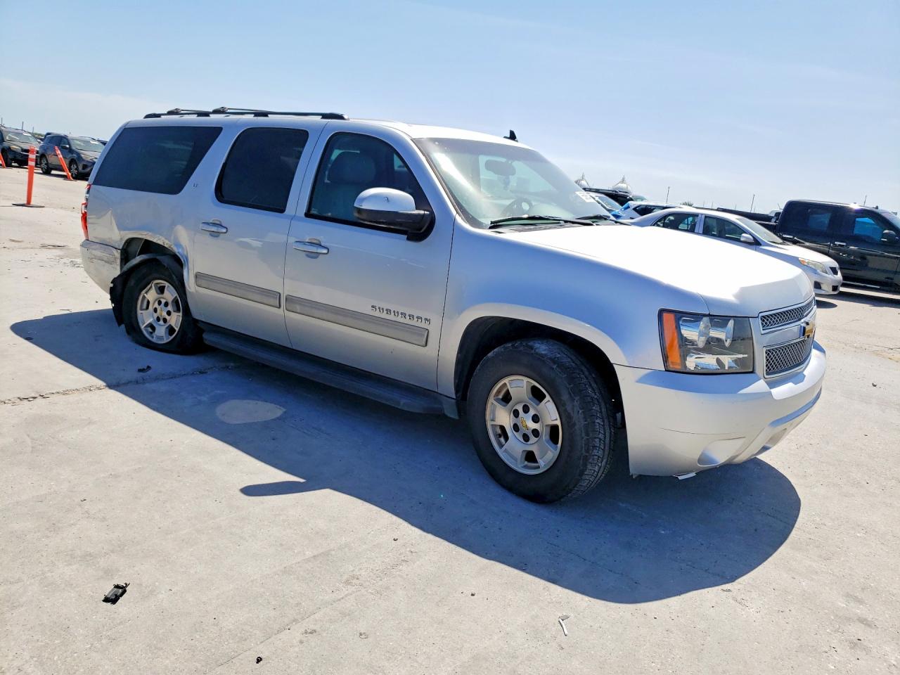 2013 Chevrolet Suburban C1500 Lt Silver vin: 1GNSCJE08DR116697