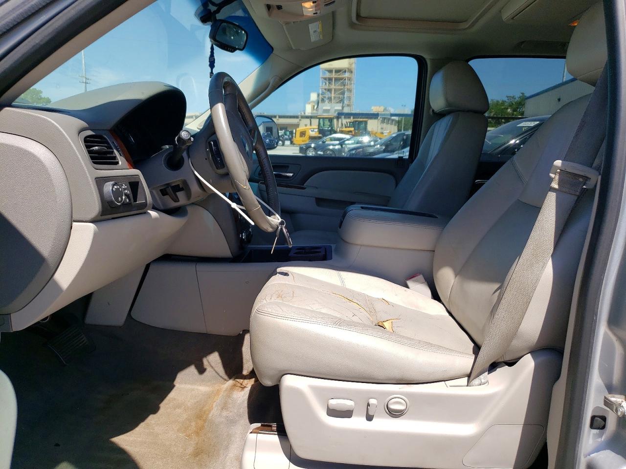 2013 Chevrolet Suburban C1500 Lt Silver vin: 1GNSCJE08DR116697