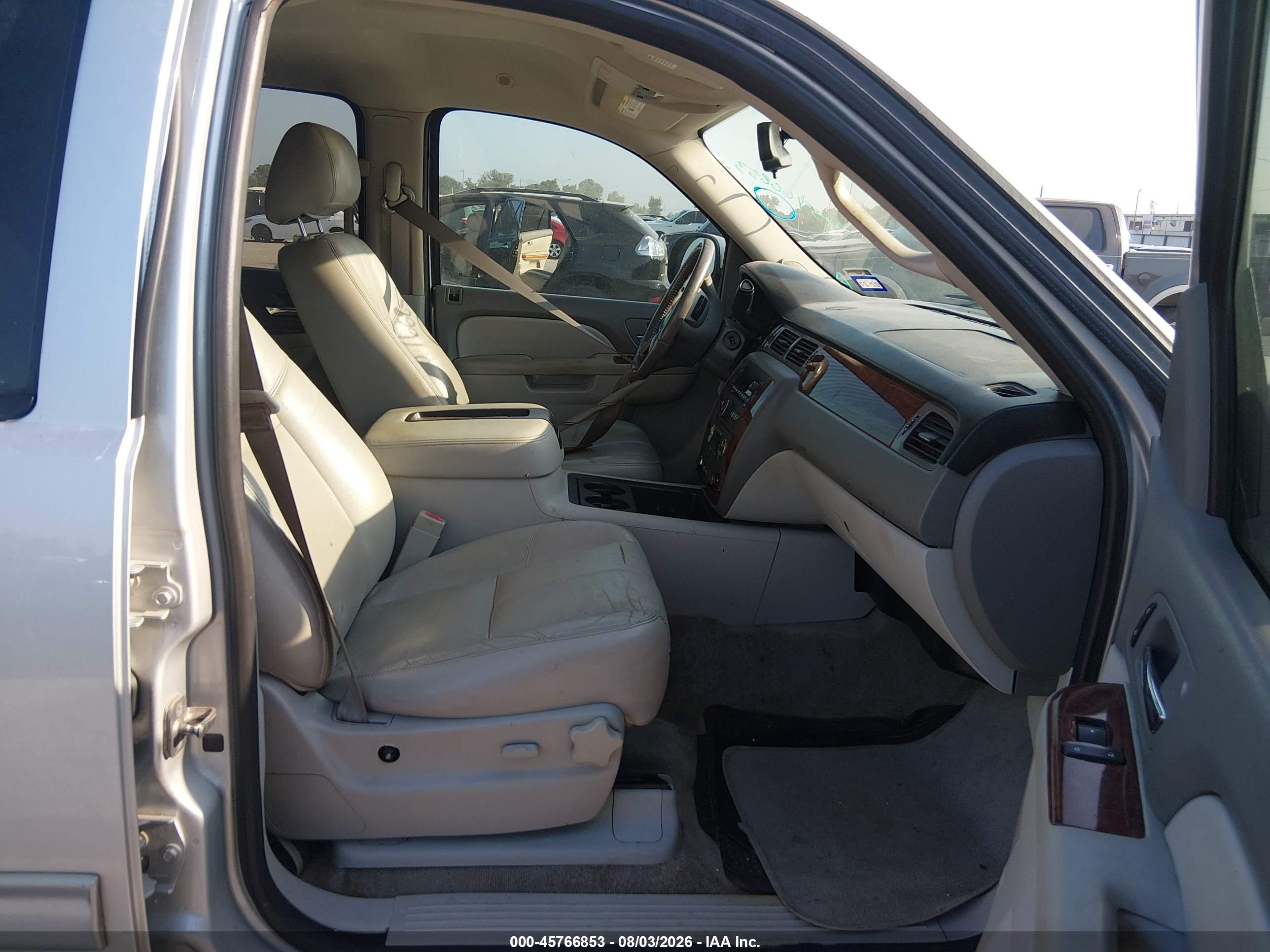 2013 Chevrolet Suburban 1500 Lt Silver vin: 1GNSCJE08DR268088