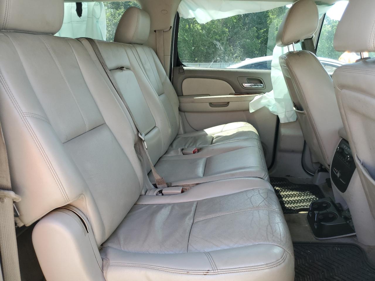 2012 Chevrolet Suburban C1500 Lt Белый vin: 1GNSCJE09CR103875