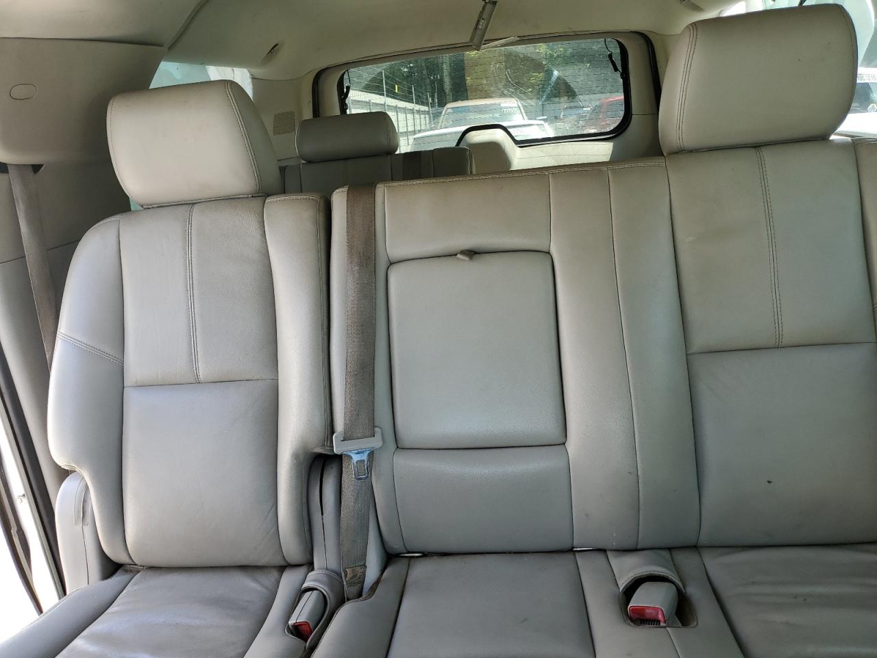 2012 Chevrolet Suburban C1500 Lt Белый vin: 1GNSCJE09CR103875